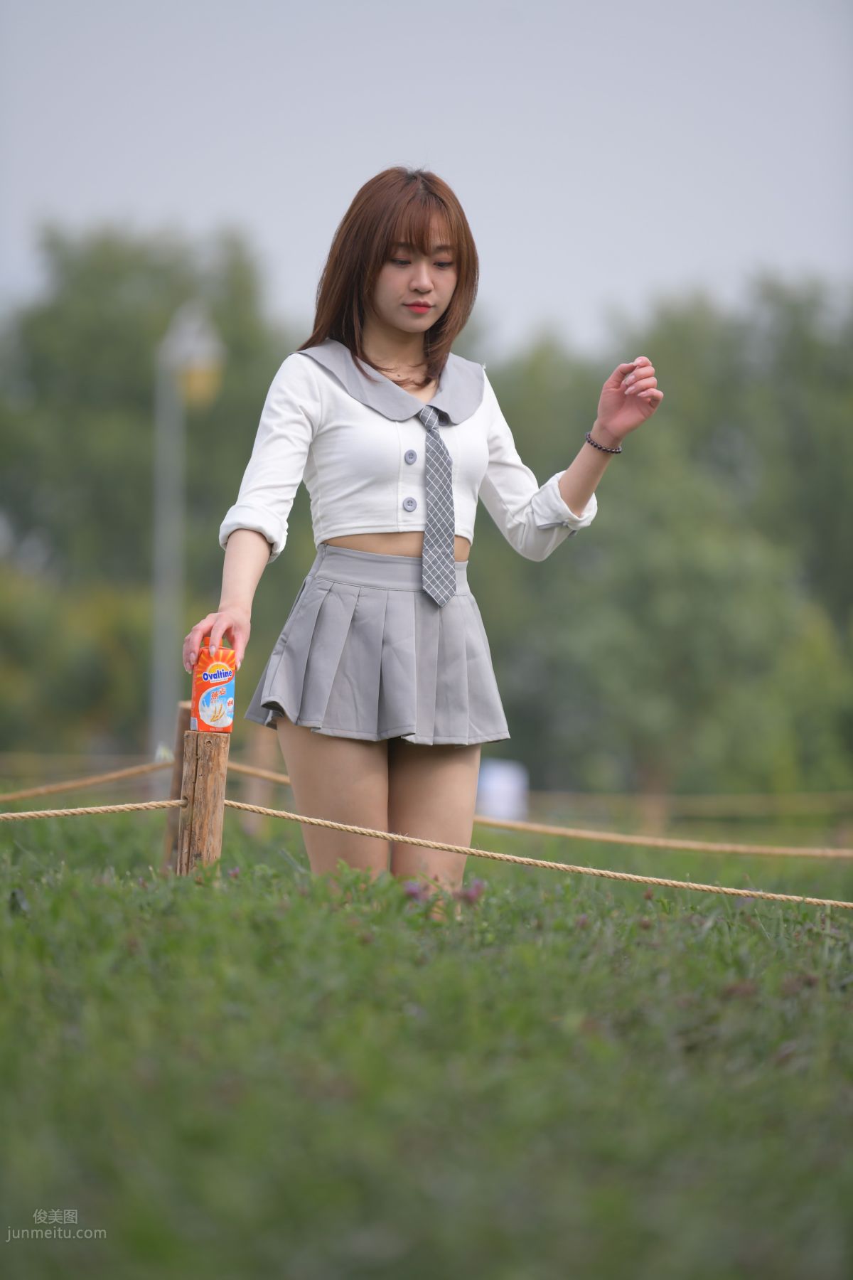[魔鏡街拍] 095 性感動人的小百褶裙美女 639