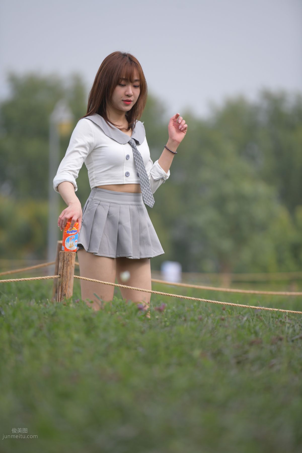 [魔鏡街拍] 095 性感動人的小百褶裙美女 641