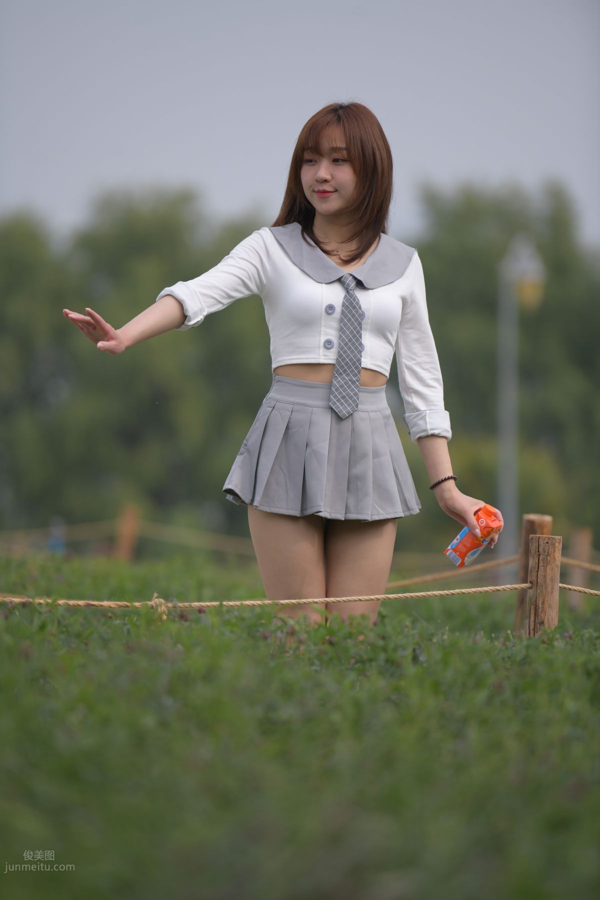 [魔鏡街拍] 095 性感動人的小百褶裙美女 649