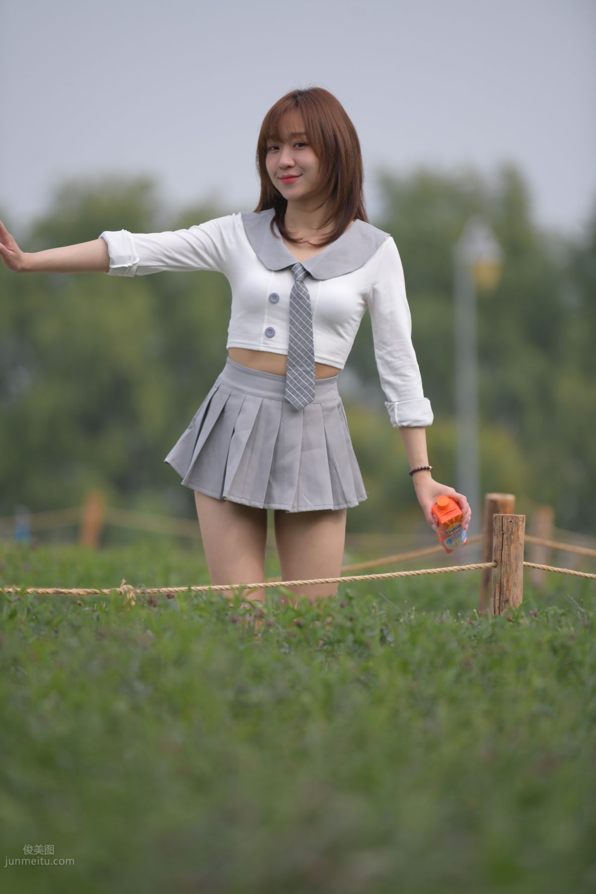 [魔鏡街拍] 095 性感動人的小百褶裙美女 652