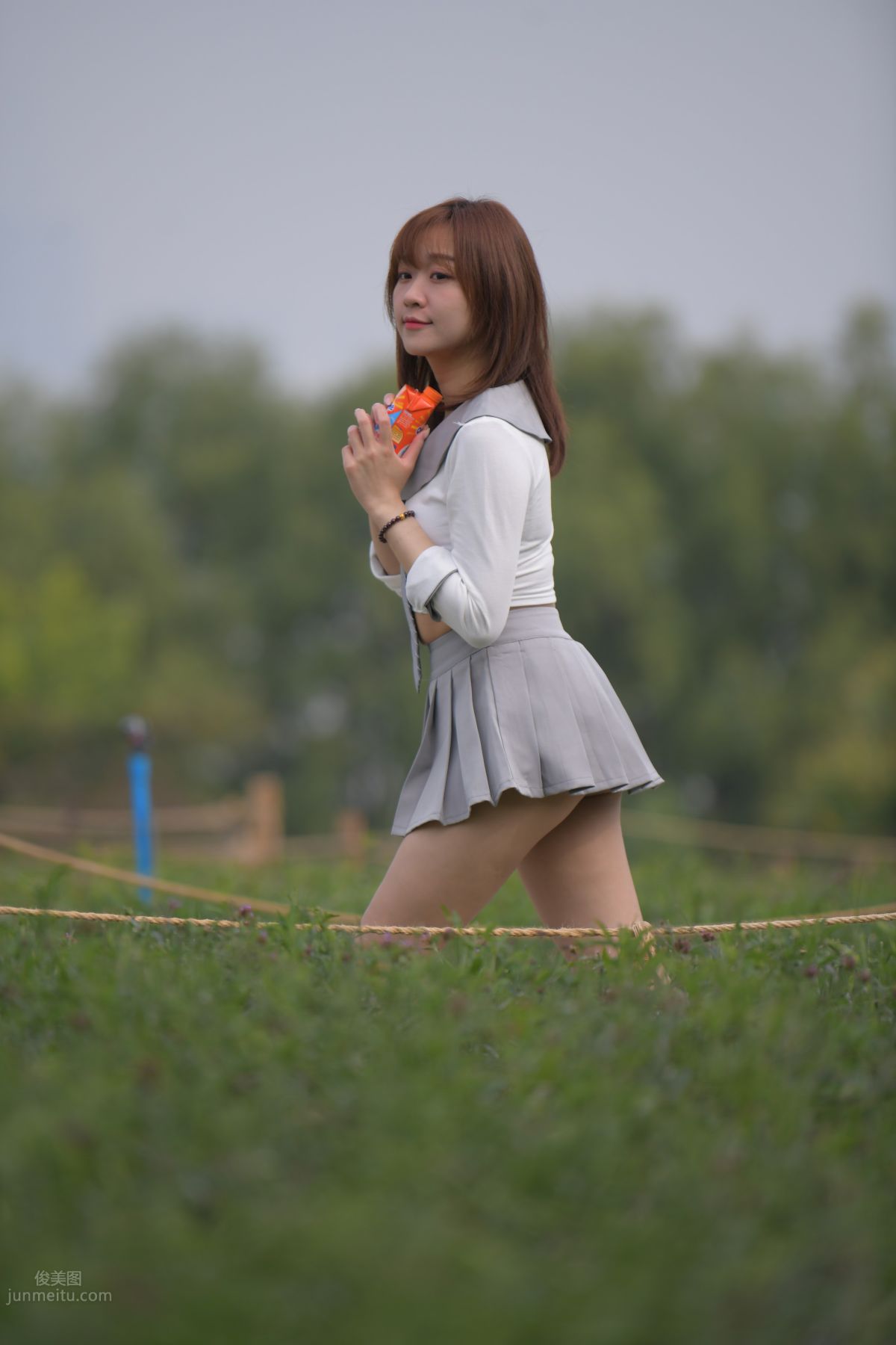 [魔鏡街拍] 095 性感動人的小百褶裙美女 662