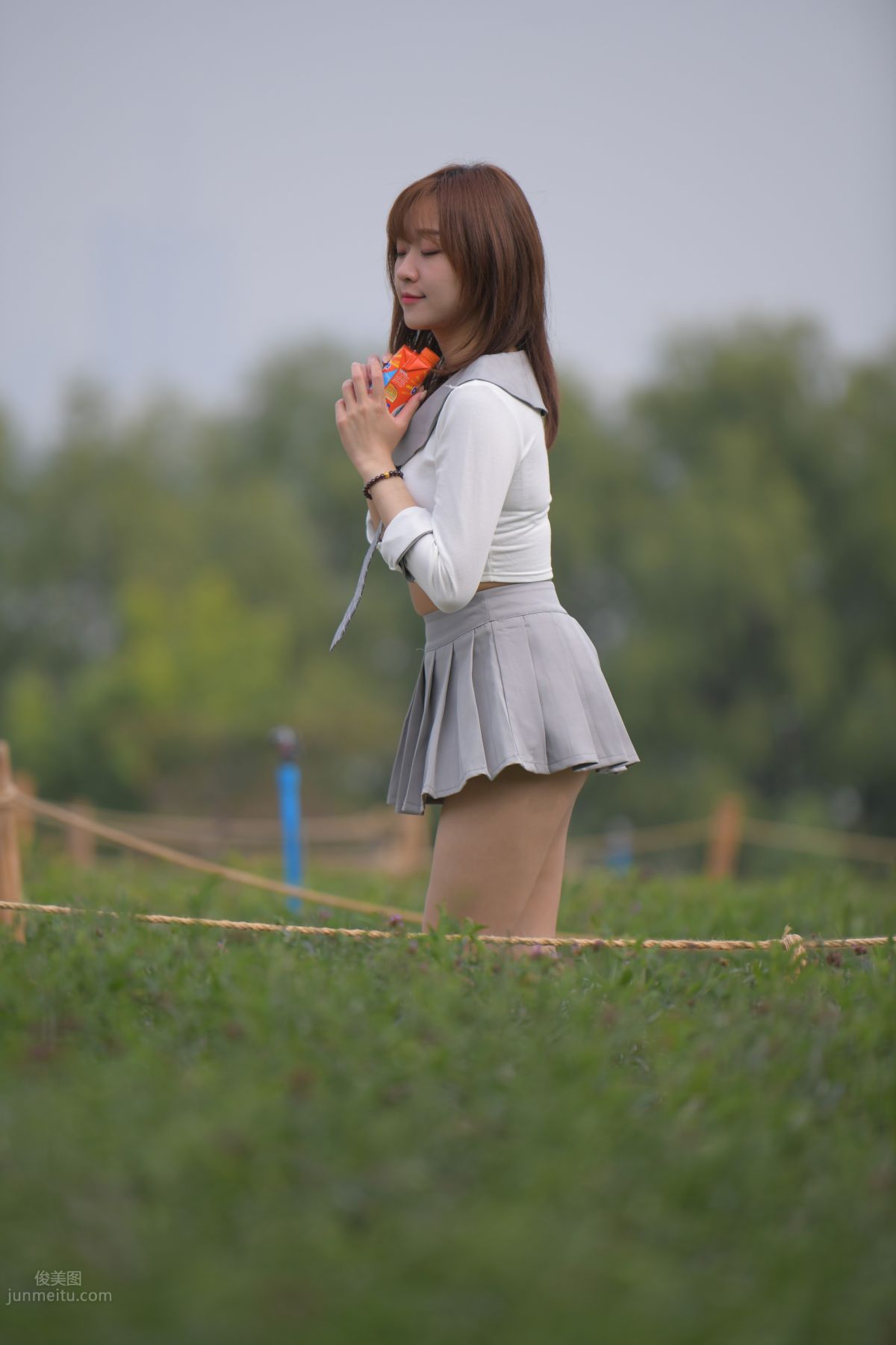 [魔鏡街拍] 095 性感動人的小百褶裙美女 664
