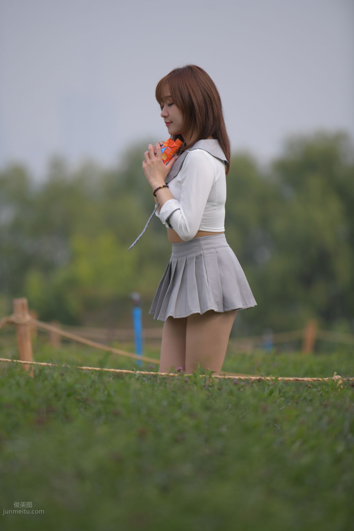 [魔鏡街拍] 095 性感動人的小百褶裙美女 665