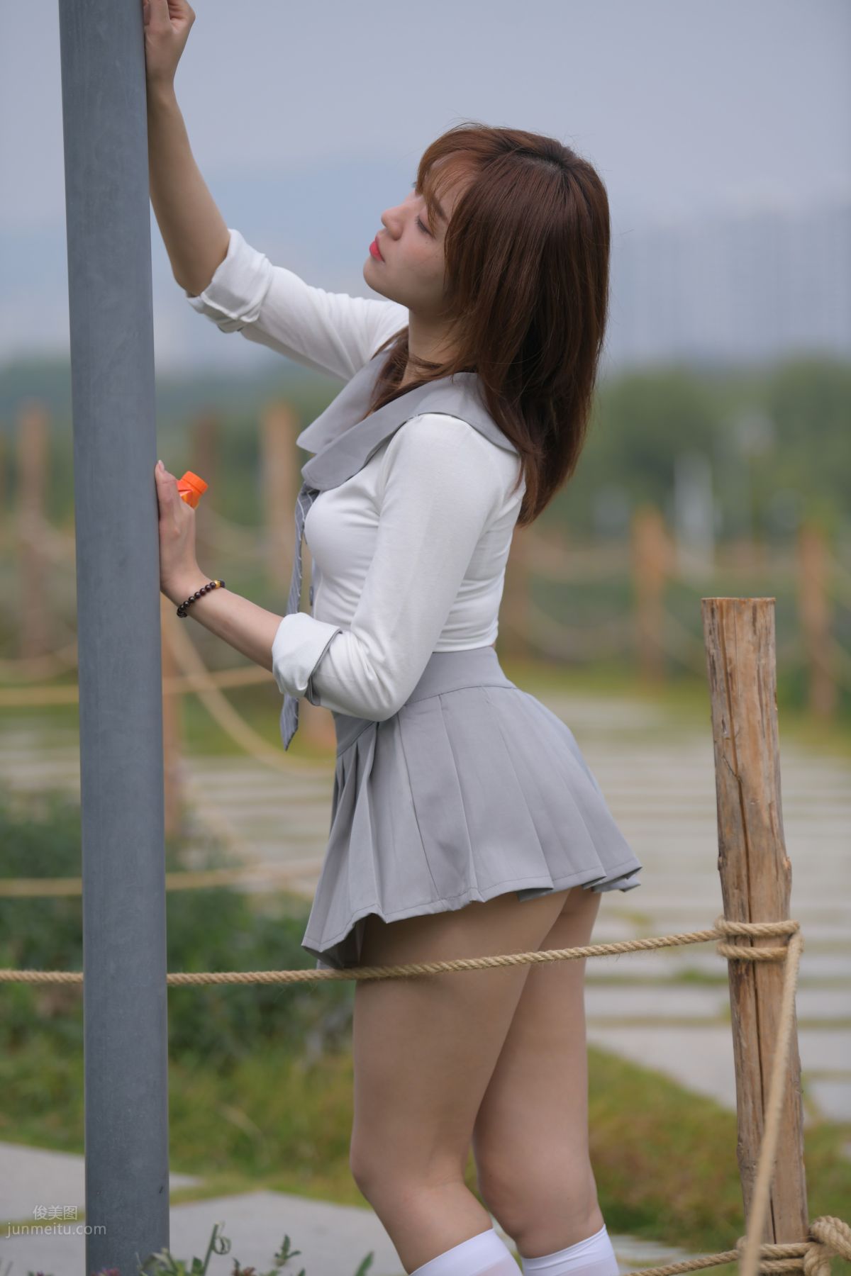 [魔鏡街拍] 095 性感動人的小百褶裙美女 719