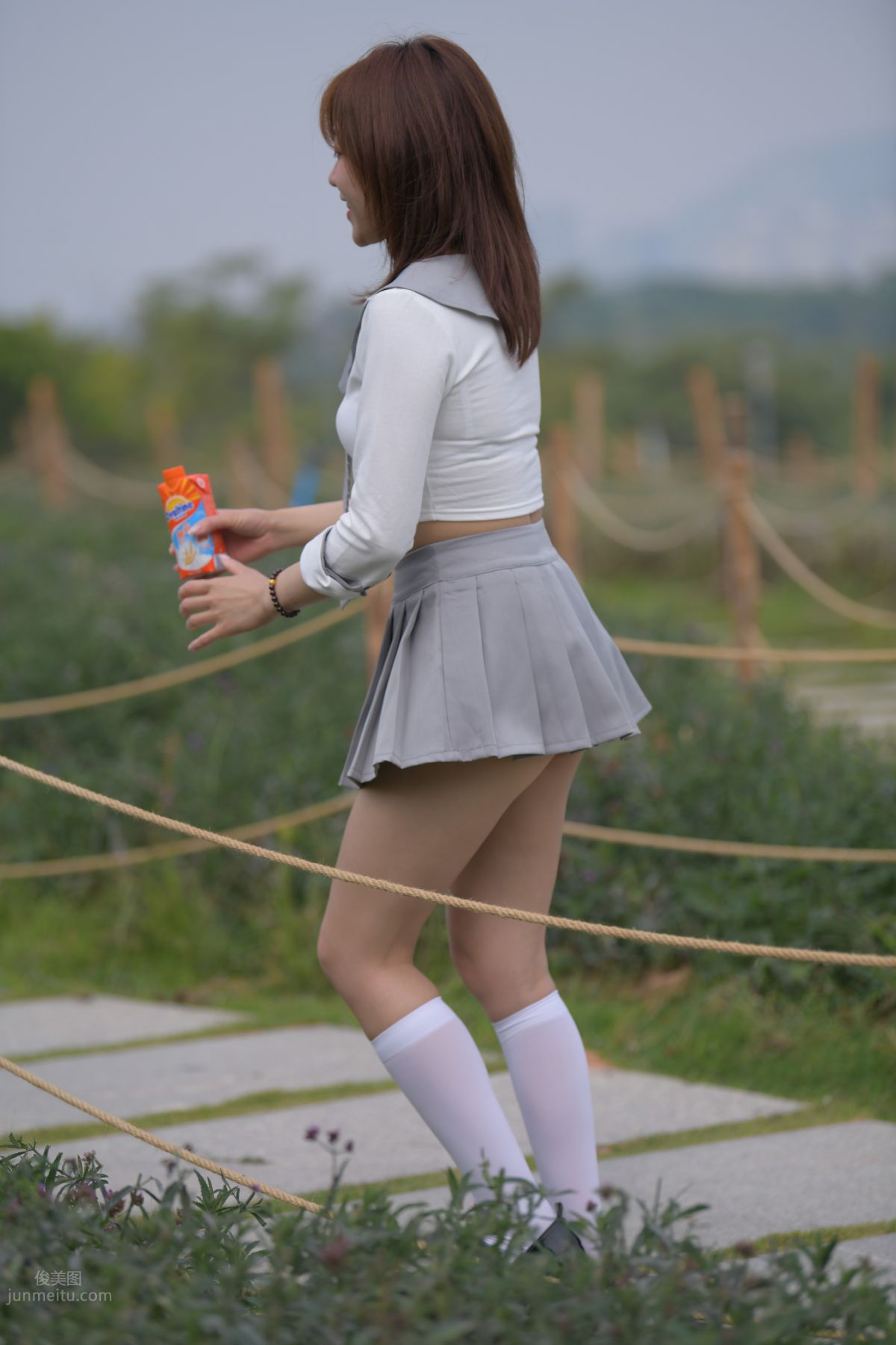 [魔鏡街拍] 095 性感動人的小百褶裙美女 728