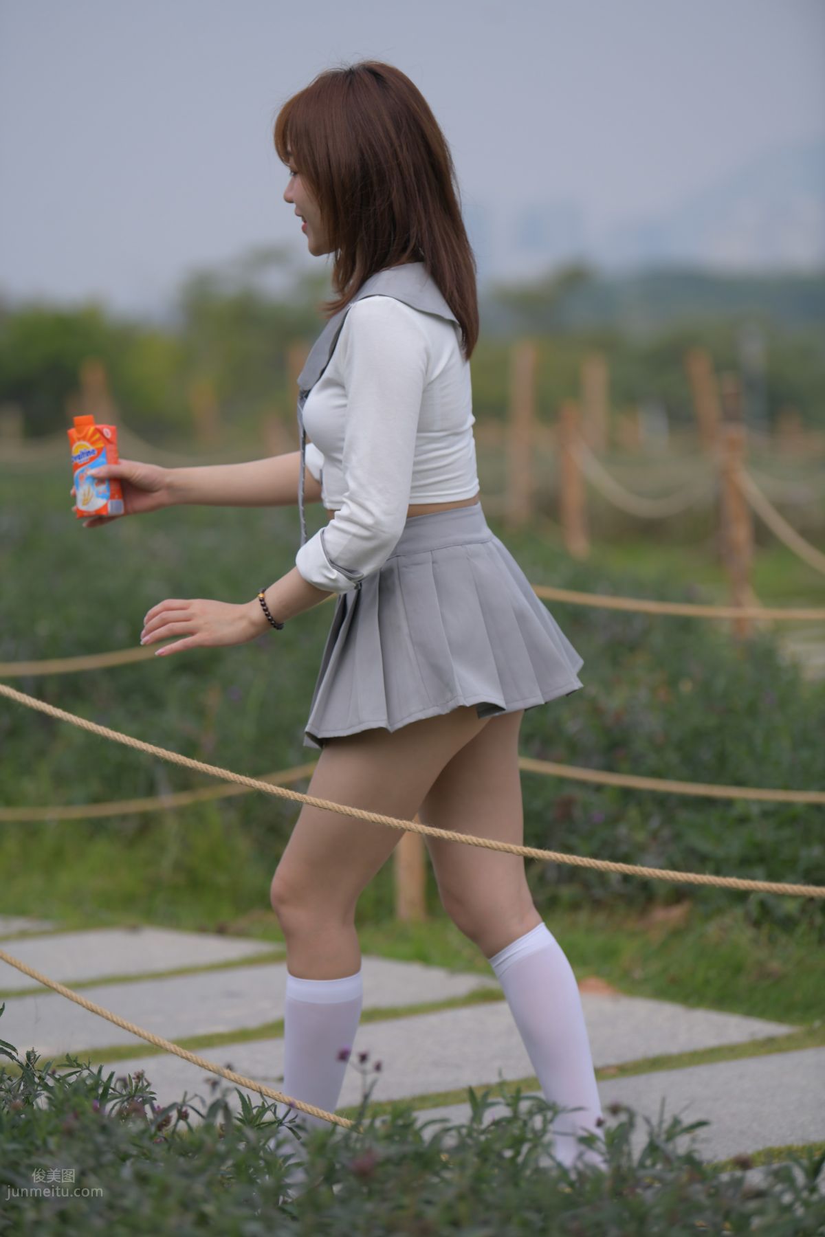 [魔鏡街拍] 095 性感動人的小百褶裙美女 729