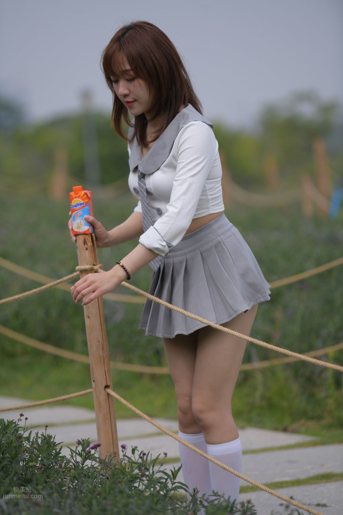 [魔鏡街拍] 095 性感動人的小百褶裙美女 734