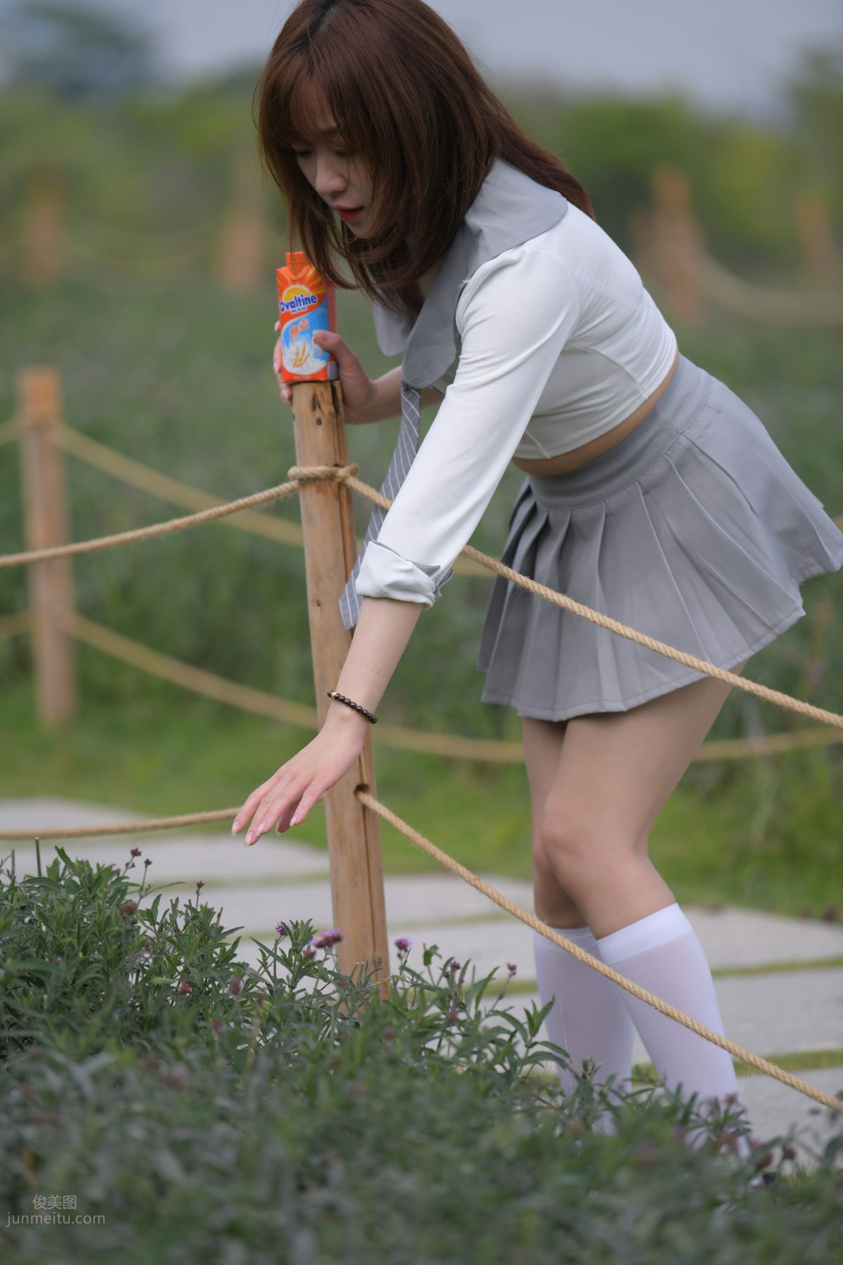 [魔鏡街拍] 095 性感動人的小百褶裙美女 736