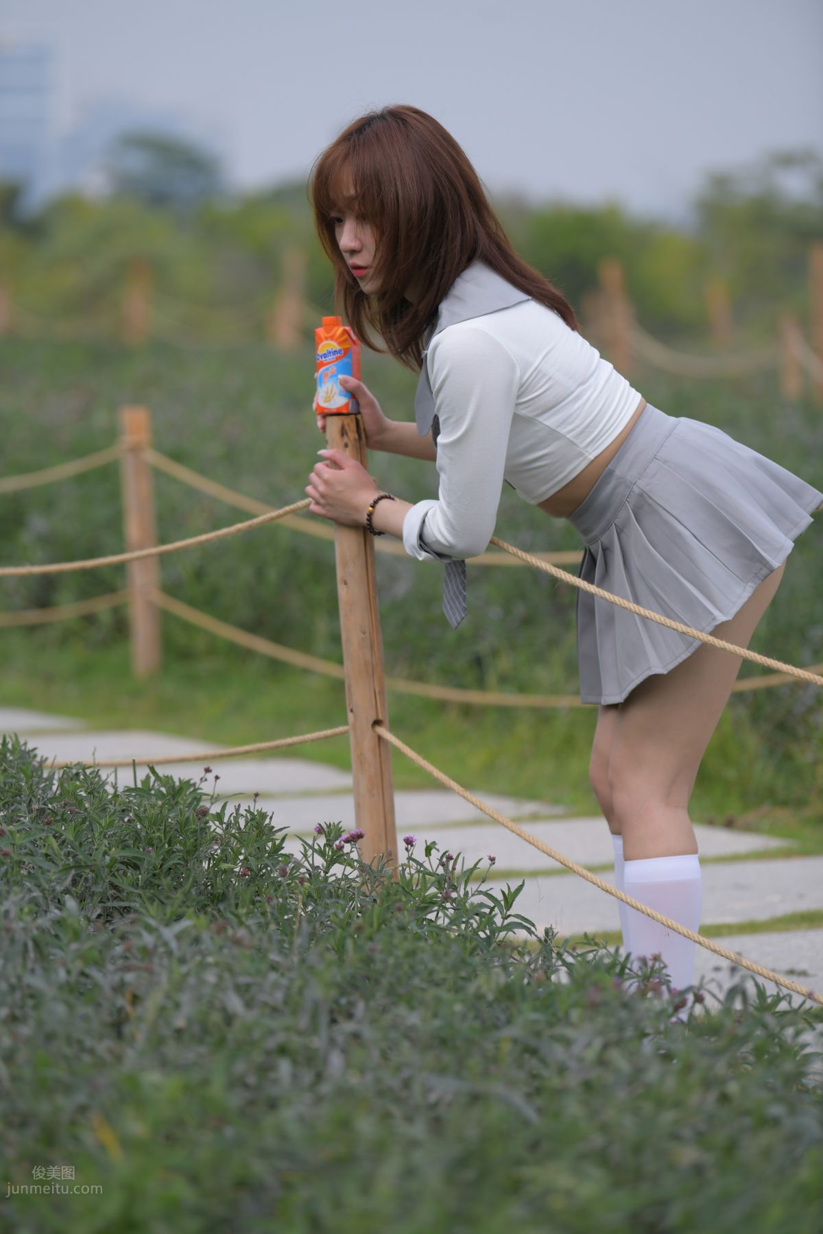 [魔鏡街拍] 095 性感動人的小百褶裙美女 742