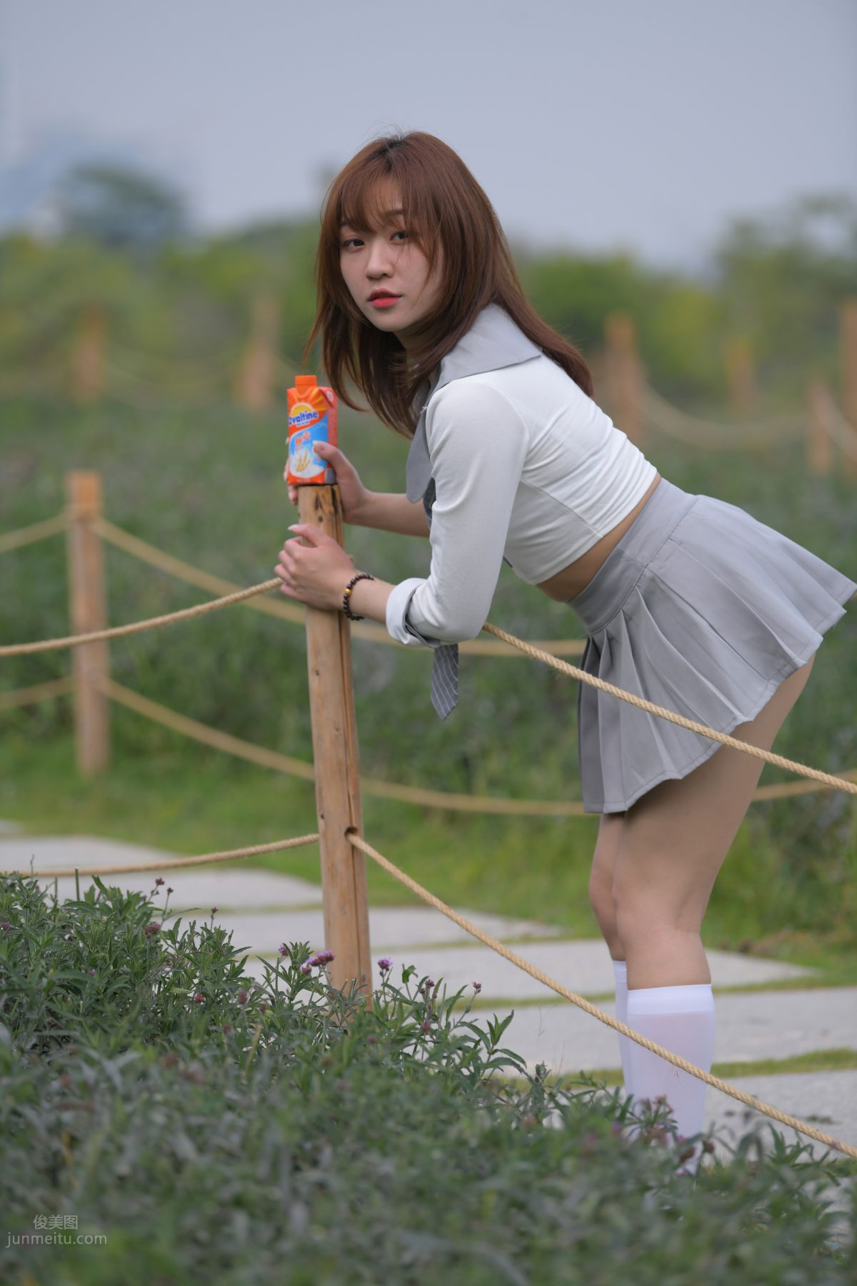 [魔鏡街拍] 095 性感動人的小百褶裙美女 743