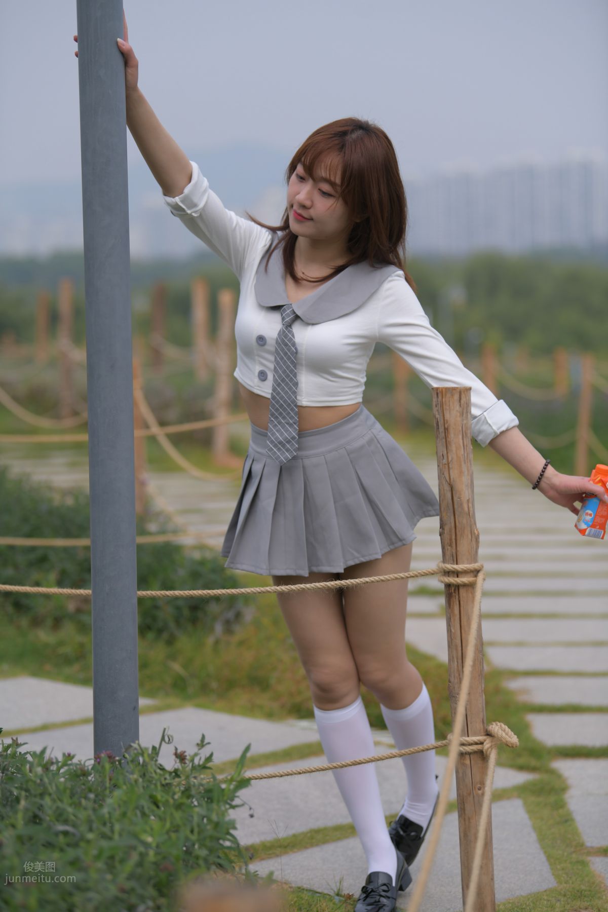 [魔鏡街拍] 095 性感動人的小百褶裙美女 748