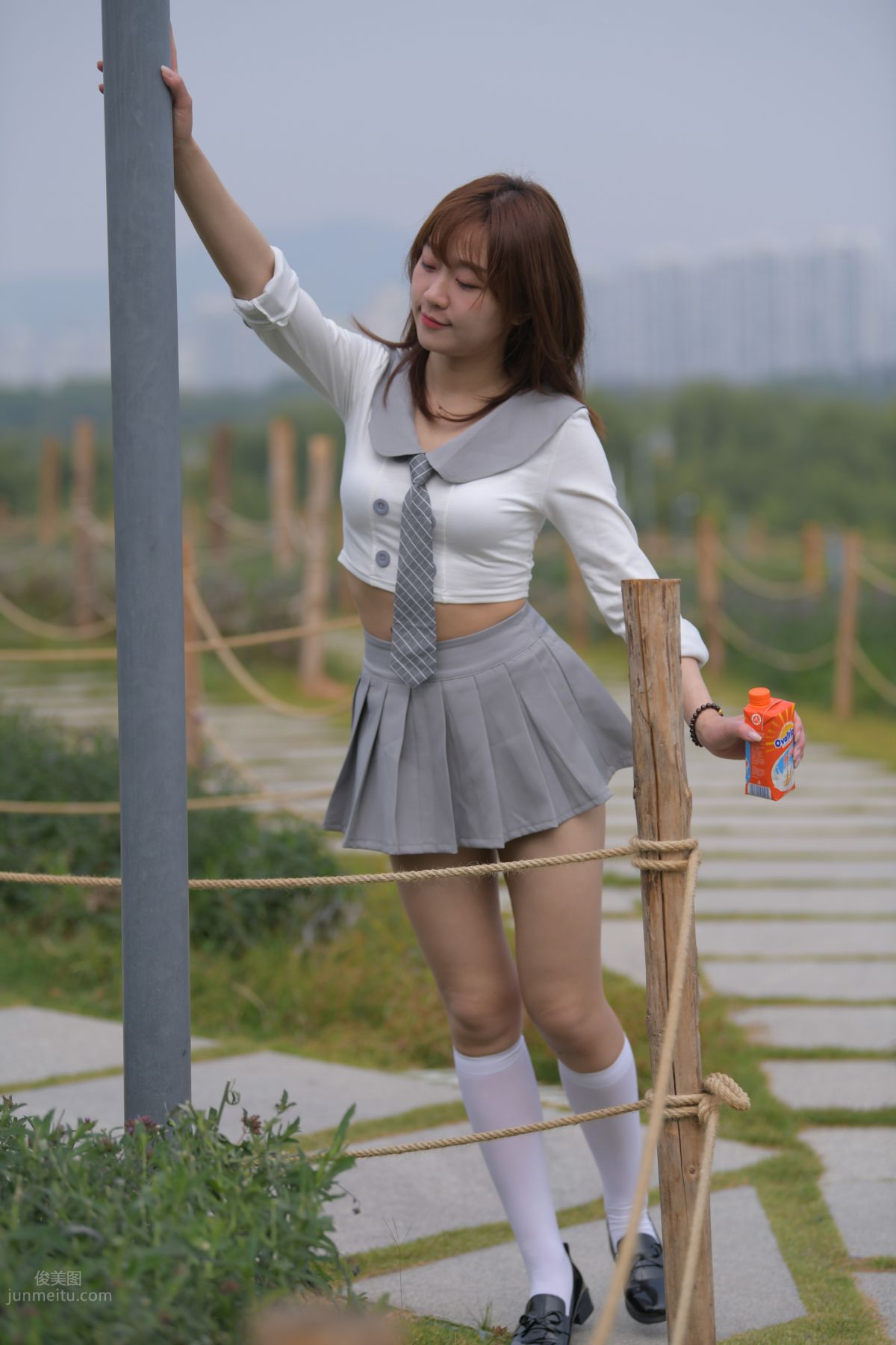 [魔鏡街拍] 095 性感動人的小百褶裙美女 749
