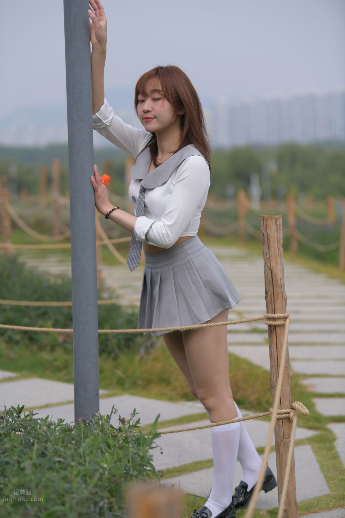 [魔鏡街拍] 095 性感動人的小百褶裙美女 753