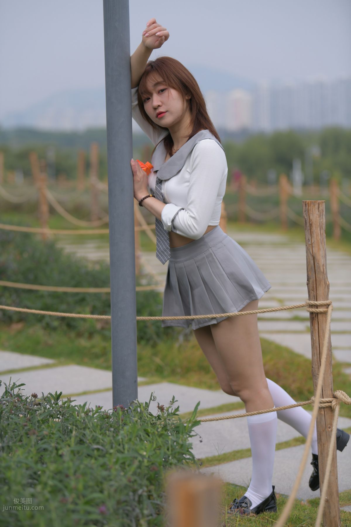 [魔鏡街拍] 095 性感動人的小百褶裙美女 755