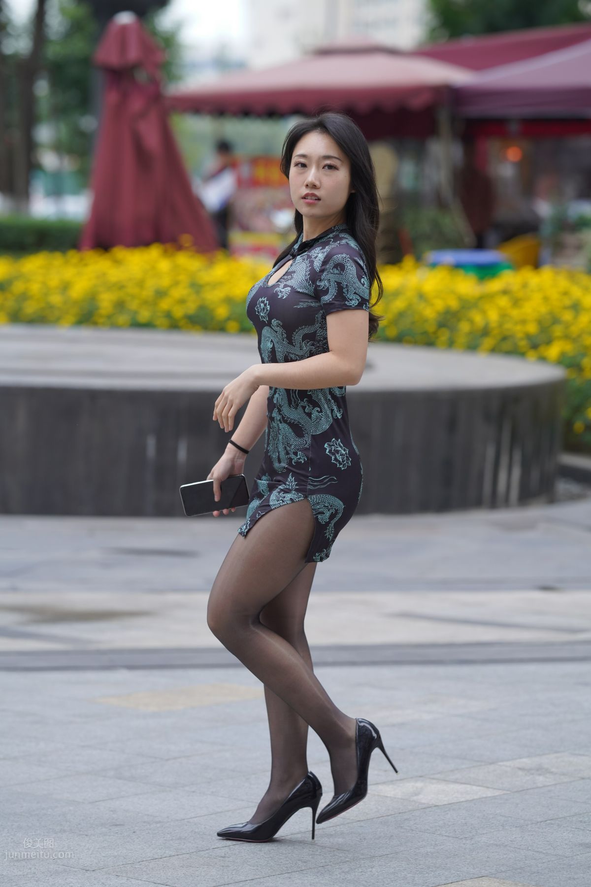 [魔鏡街拍] 106 性感的黑絲改良旗袍少婦 131