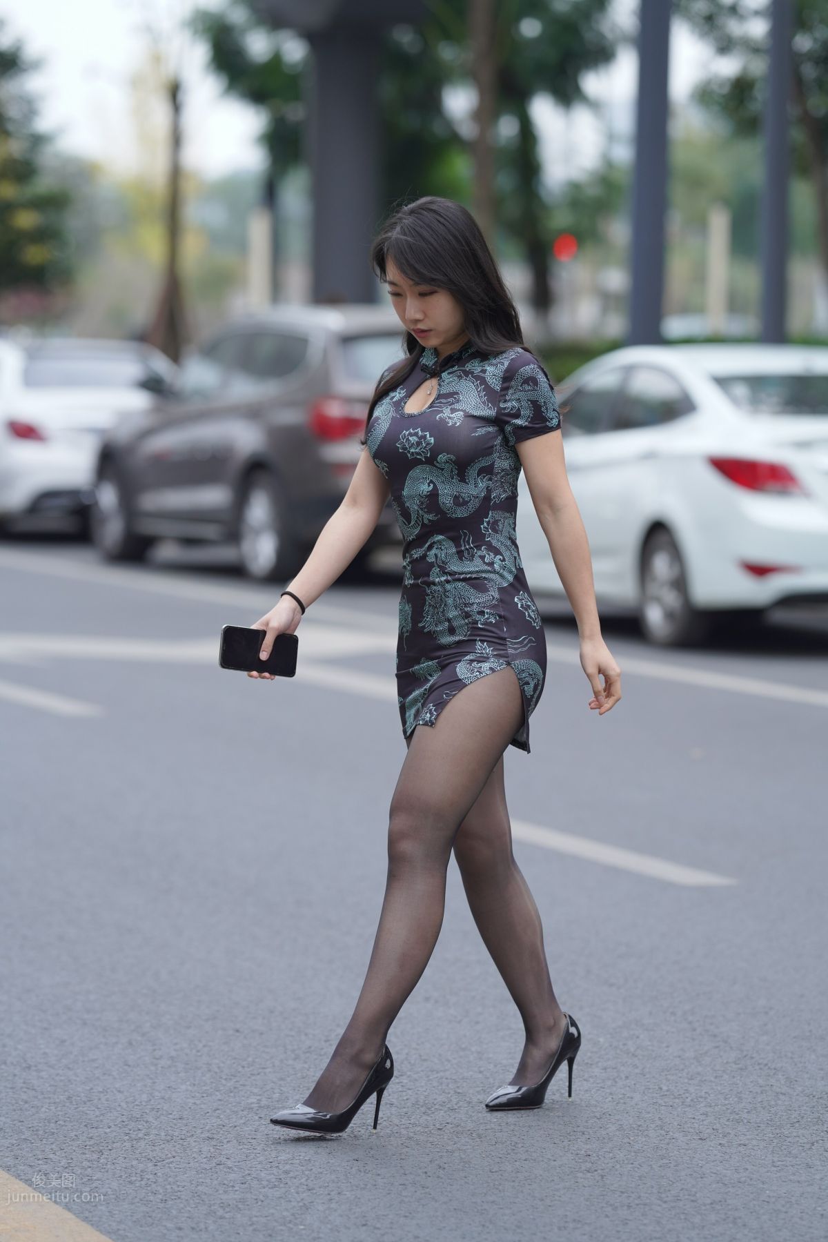 [魔鏡街拍] 106 性感的黑絲改良旗袍少婦 155