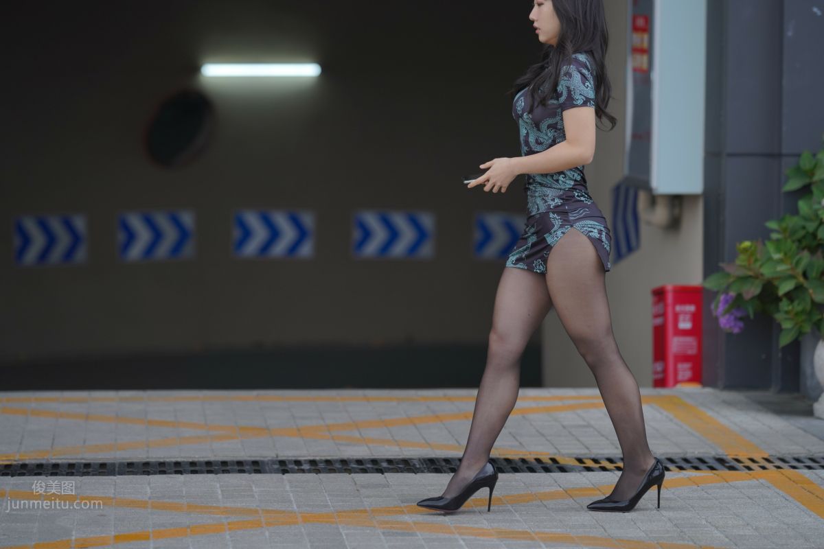 [魔鏡街拍] 106 性感的黑絲改良旗袍少婦 217