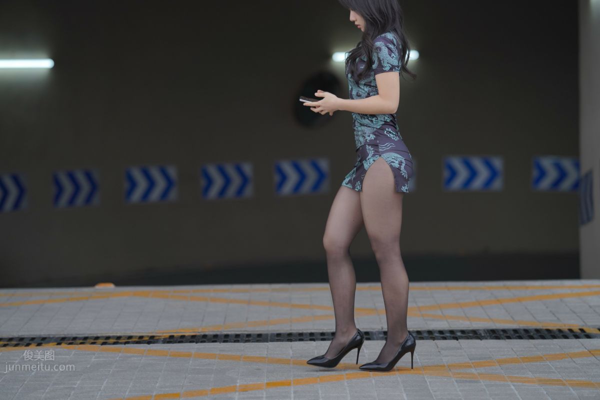 [魔鏡街拍] 106 性感的黑絲改良旗袍少婦 220