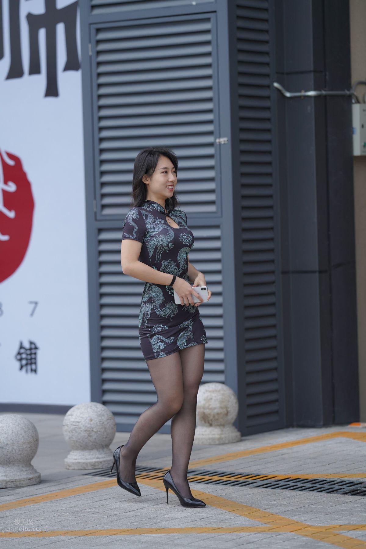 [魔鏡街拍] 106 性感的黑絲改良旗袍少婦 277
