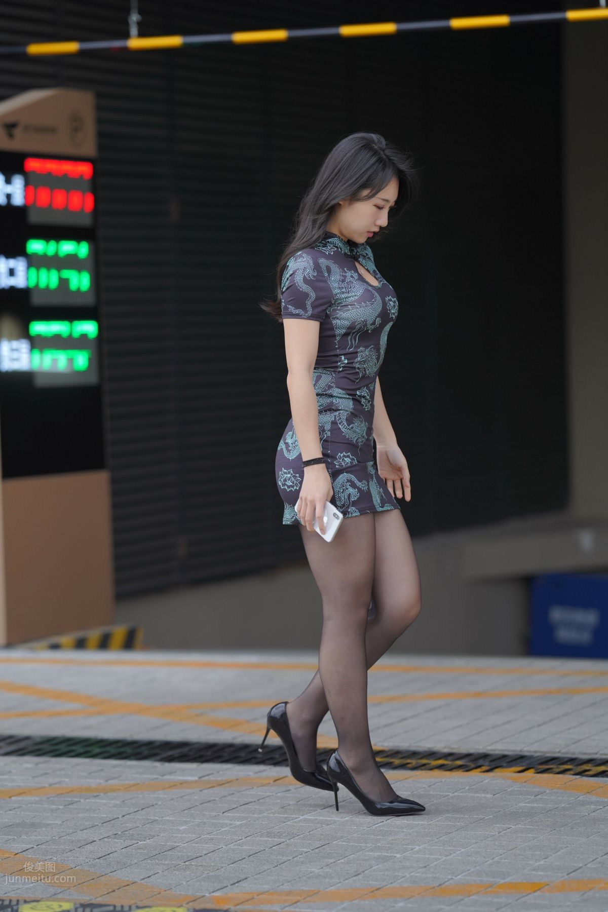 [魔鏡街拍] 106 性感的黑絲改良旗袍少婦 282