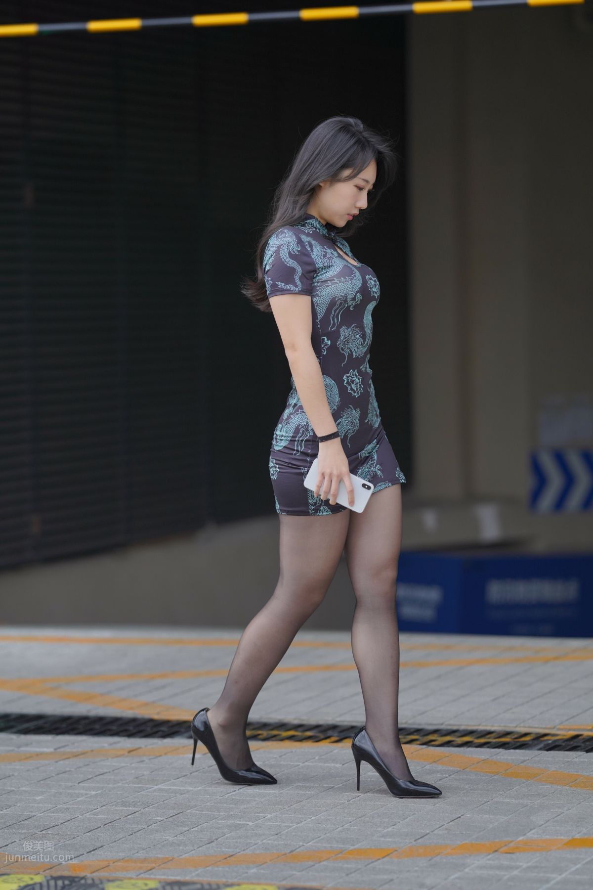 [魔鏡街拍] 106 性感的黑絲改良旗袍少婦 283