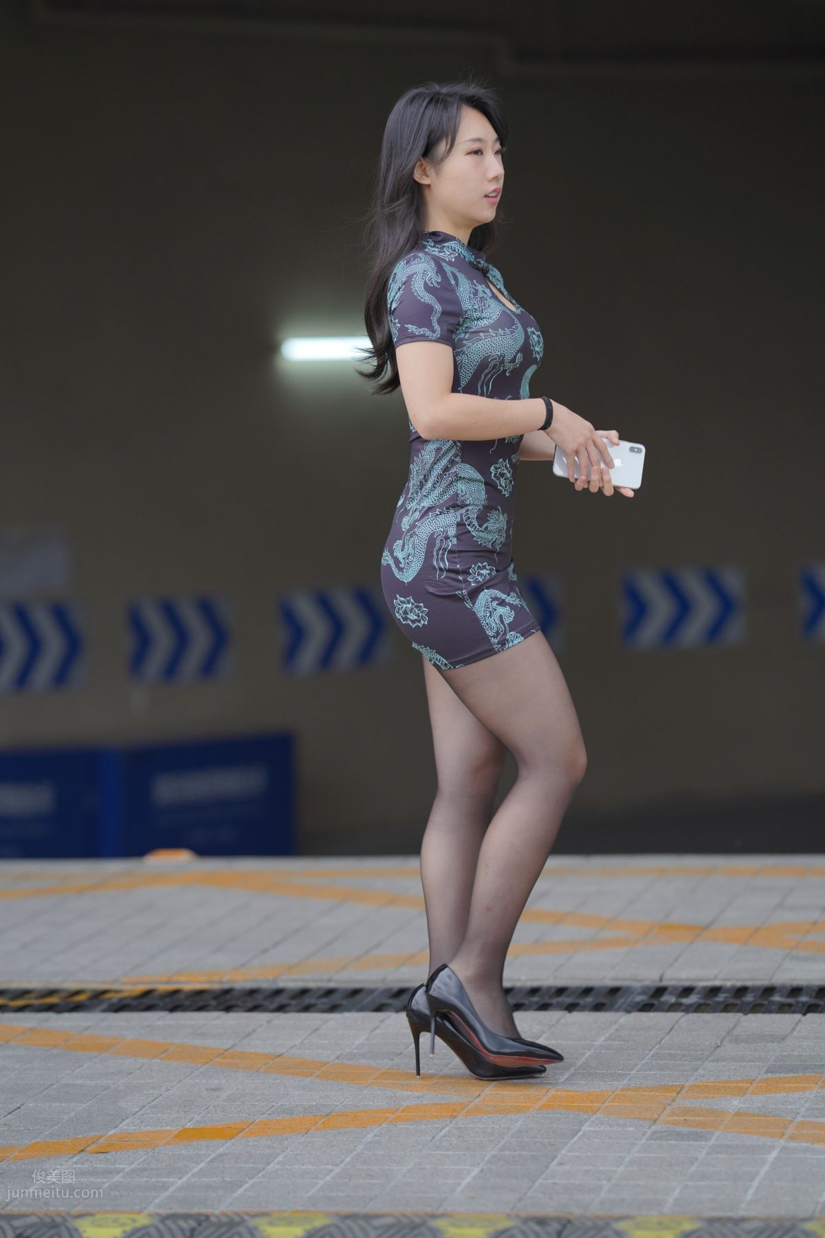 [魔鏡街拍] 106 性感的黑絲改良旗袍少婦 285