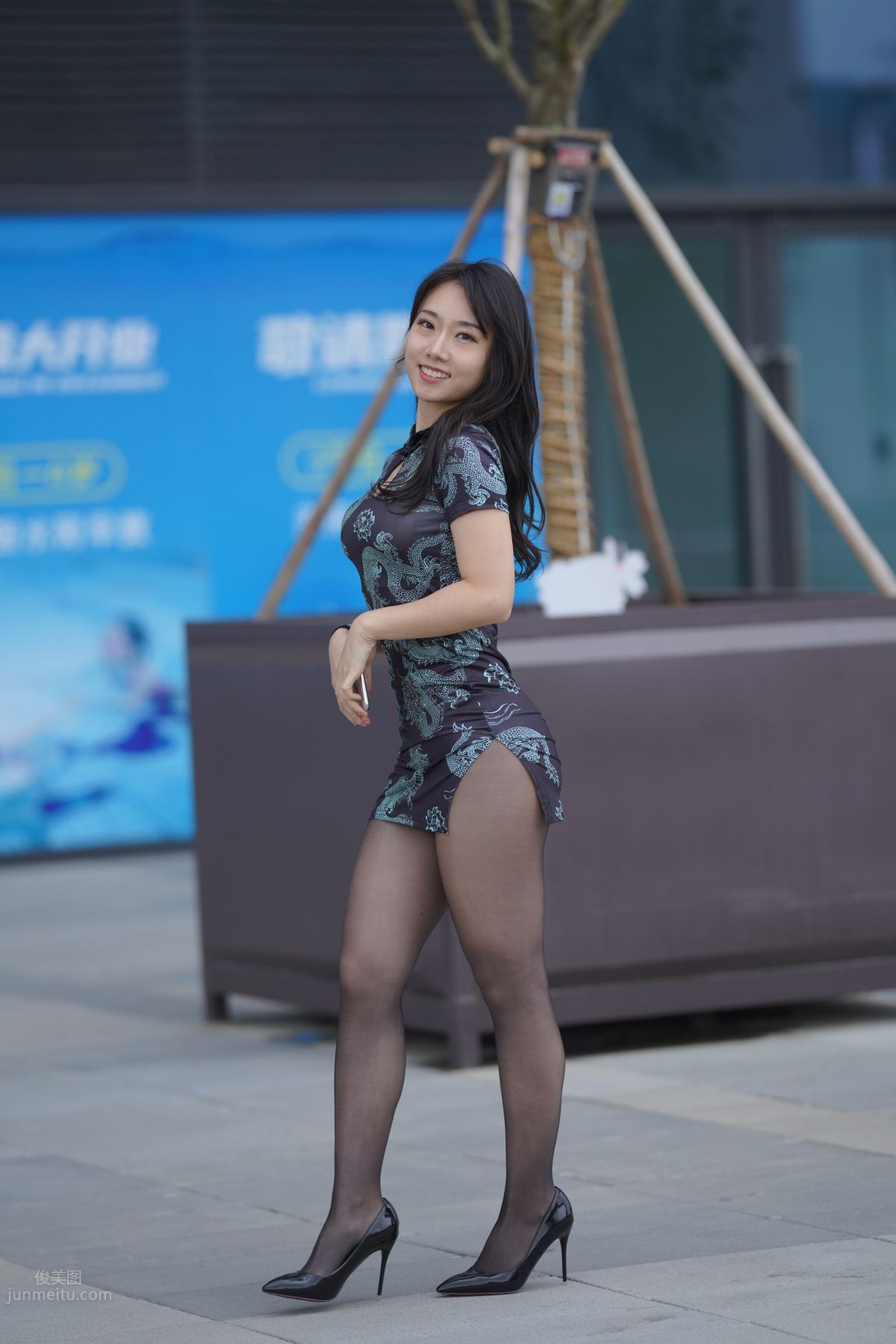 [魔鏡街拍] 106 性感的黑絲改良旗袍少婦 349