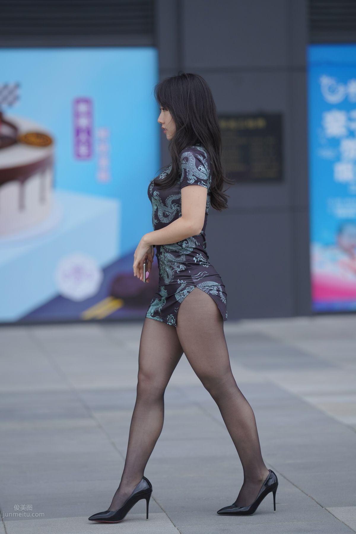 [魔鏡街拍] 106 性感的黑絲改良旗袍少婦 353