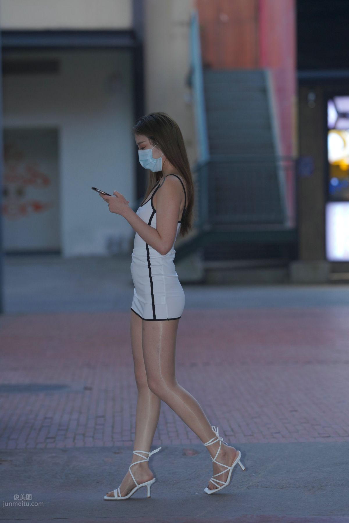 [魔鏡街拍] 116 好養眼的白裙美眉 284