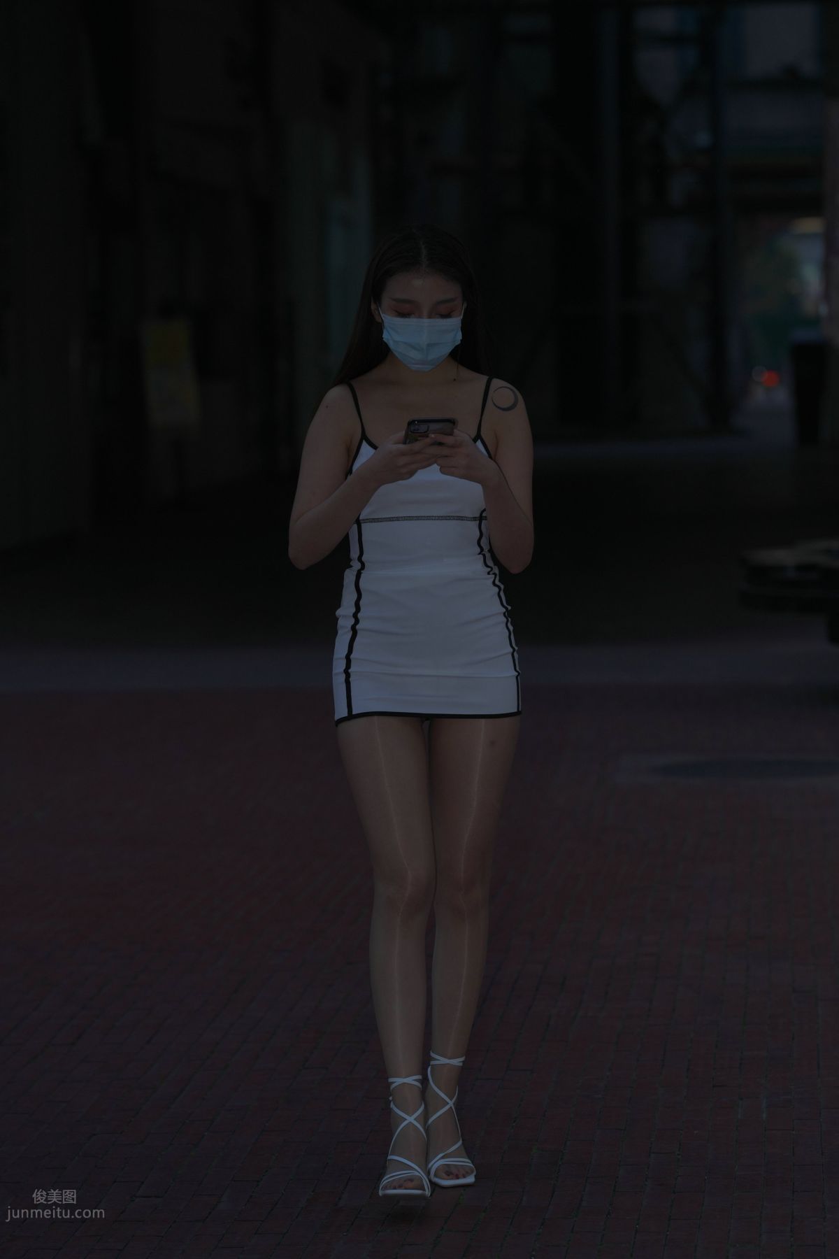 [魔鏡街拍] 116 好養眼的白裙美眉 308