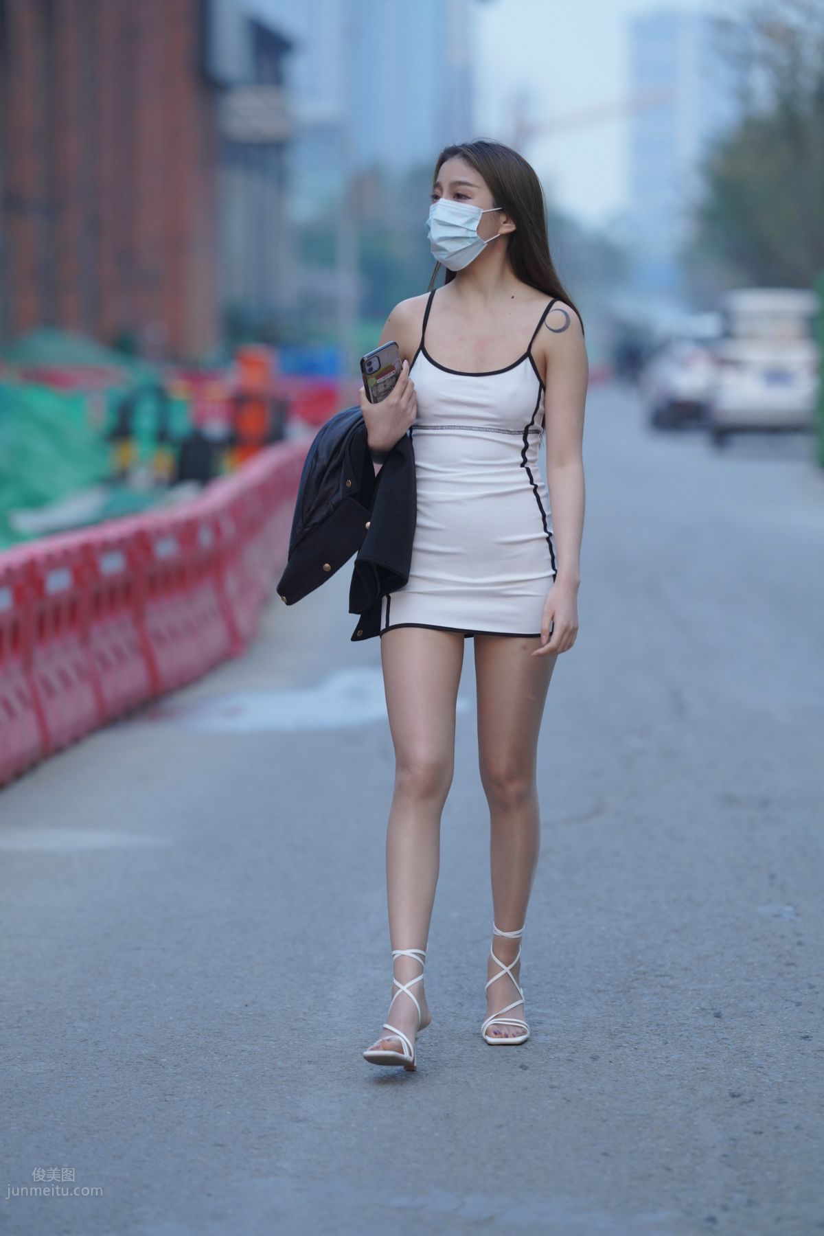 [魔鏡街拍] 116 好養眼的白裙美眉 140