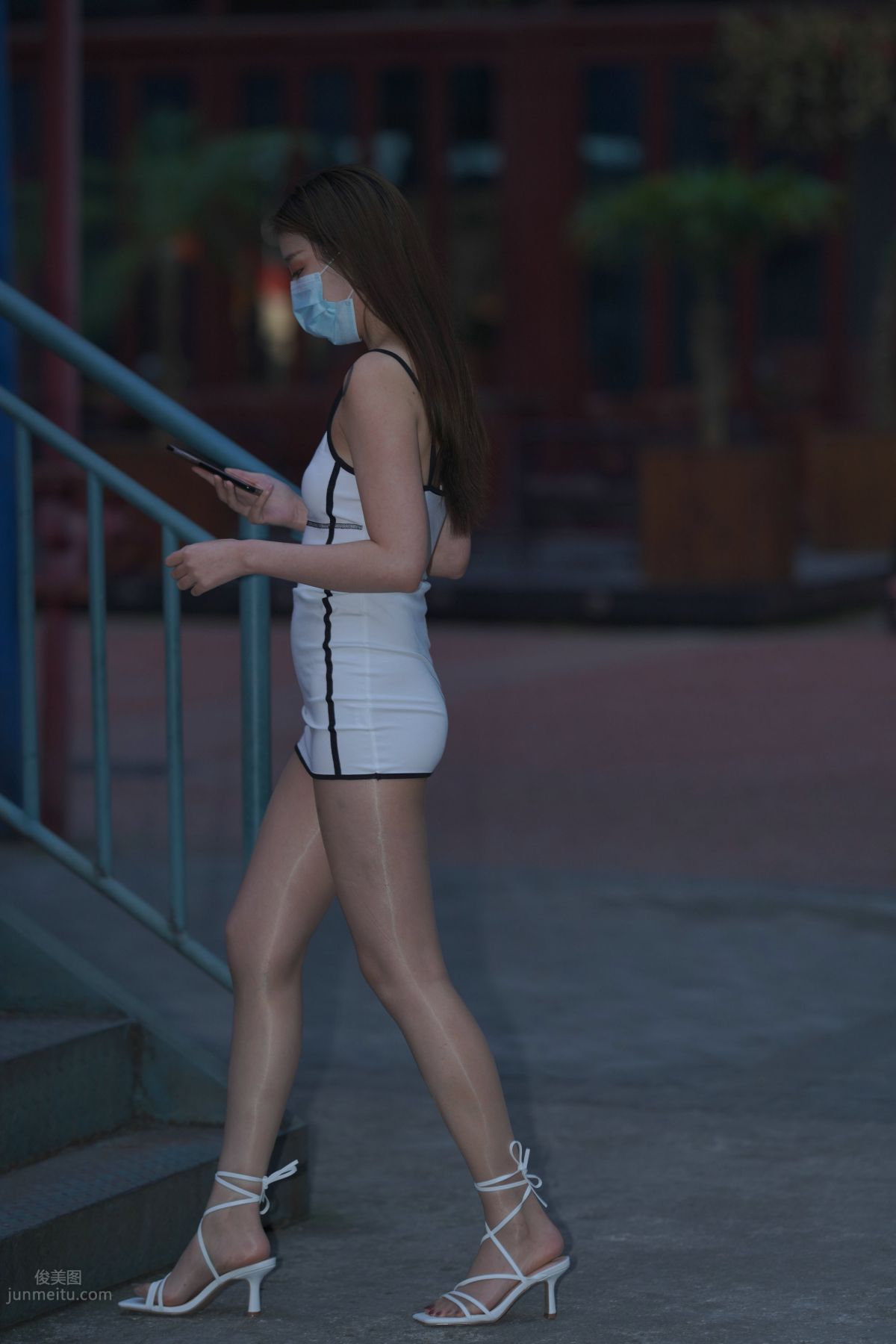 [魔鏡街拍] 116 好養眼的白裙美眉 314