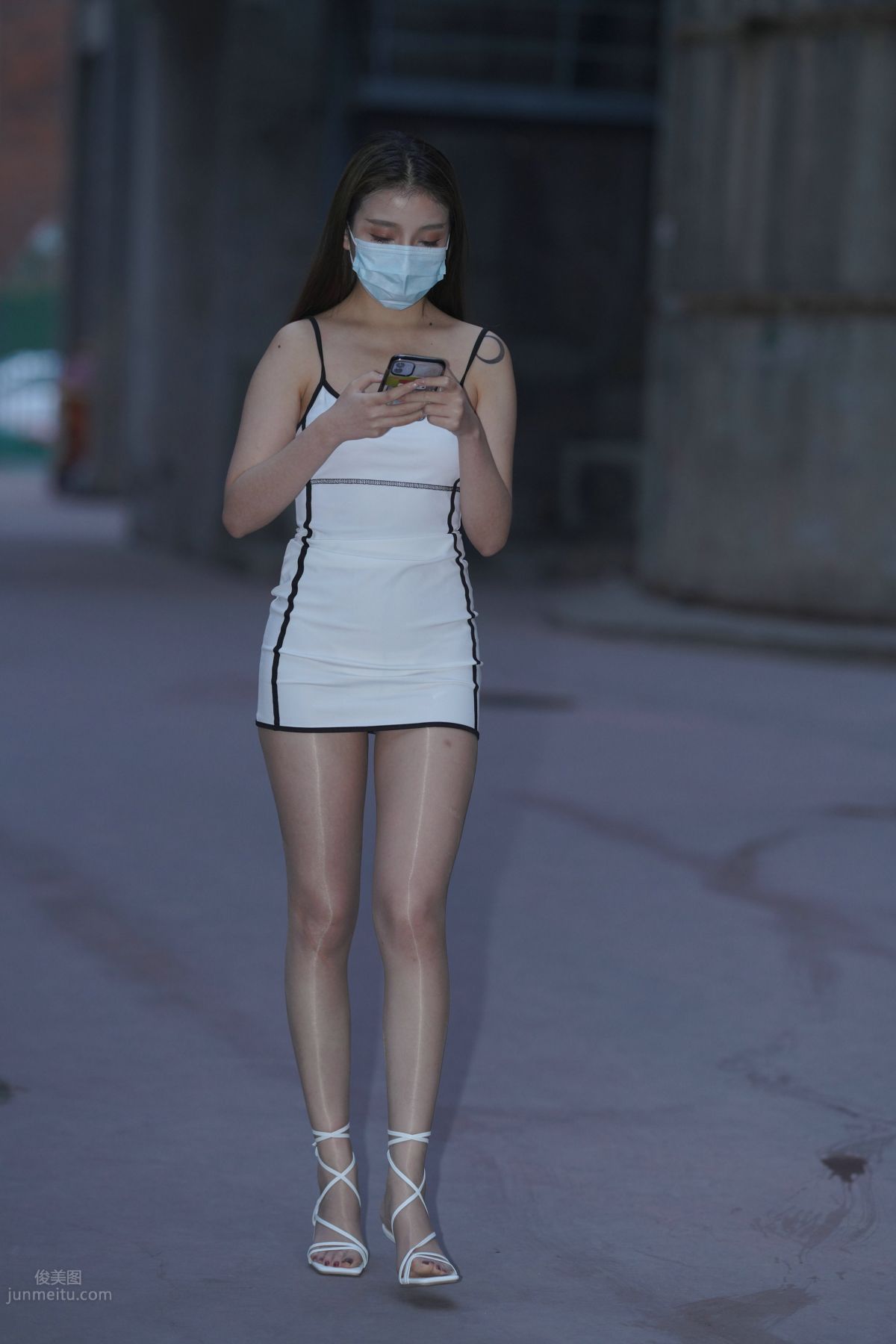 [魔鏡街拍] 116 好養眼的白裙美眉 215