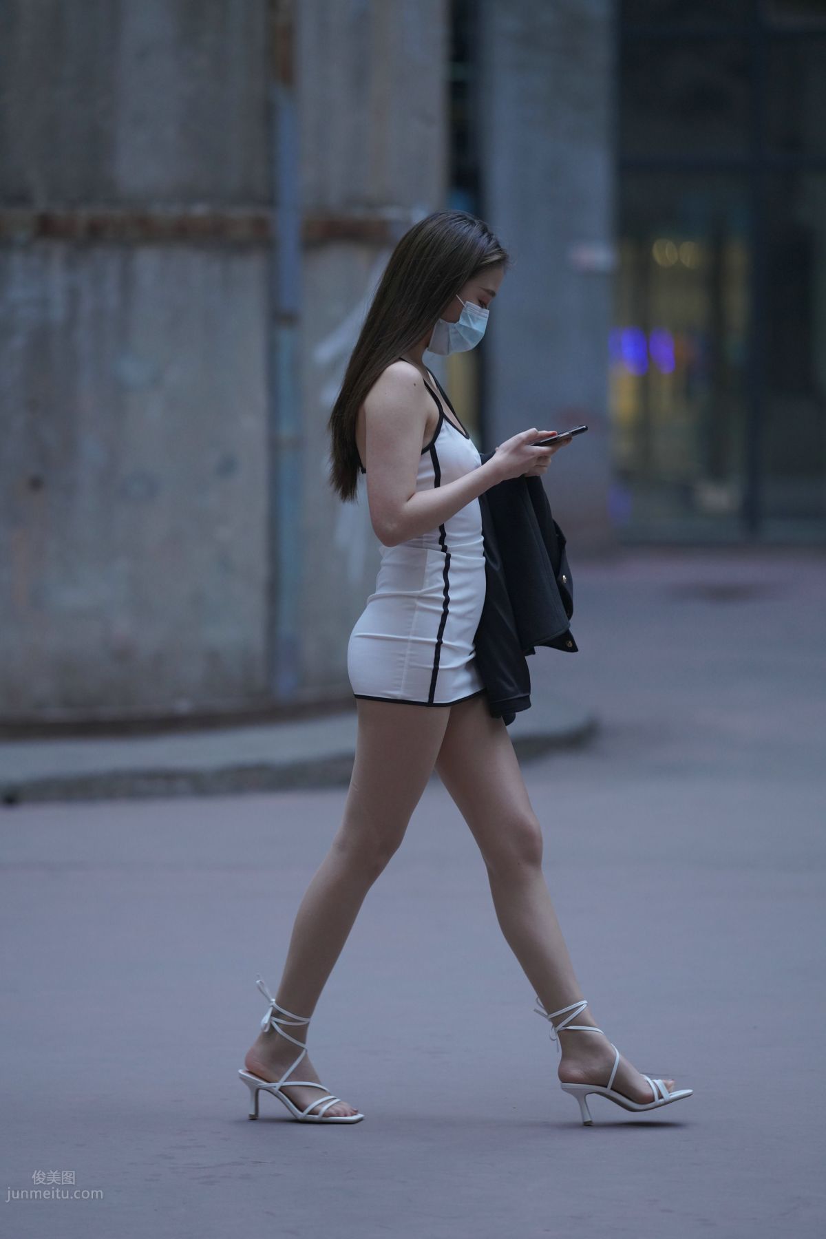 [魔鏡街拍] 116 好養眼的白裙美眉 205