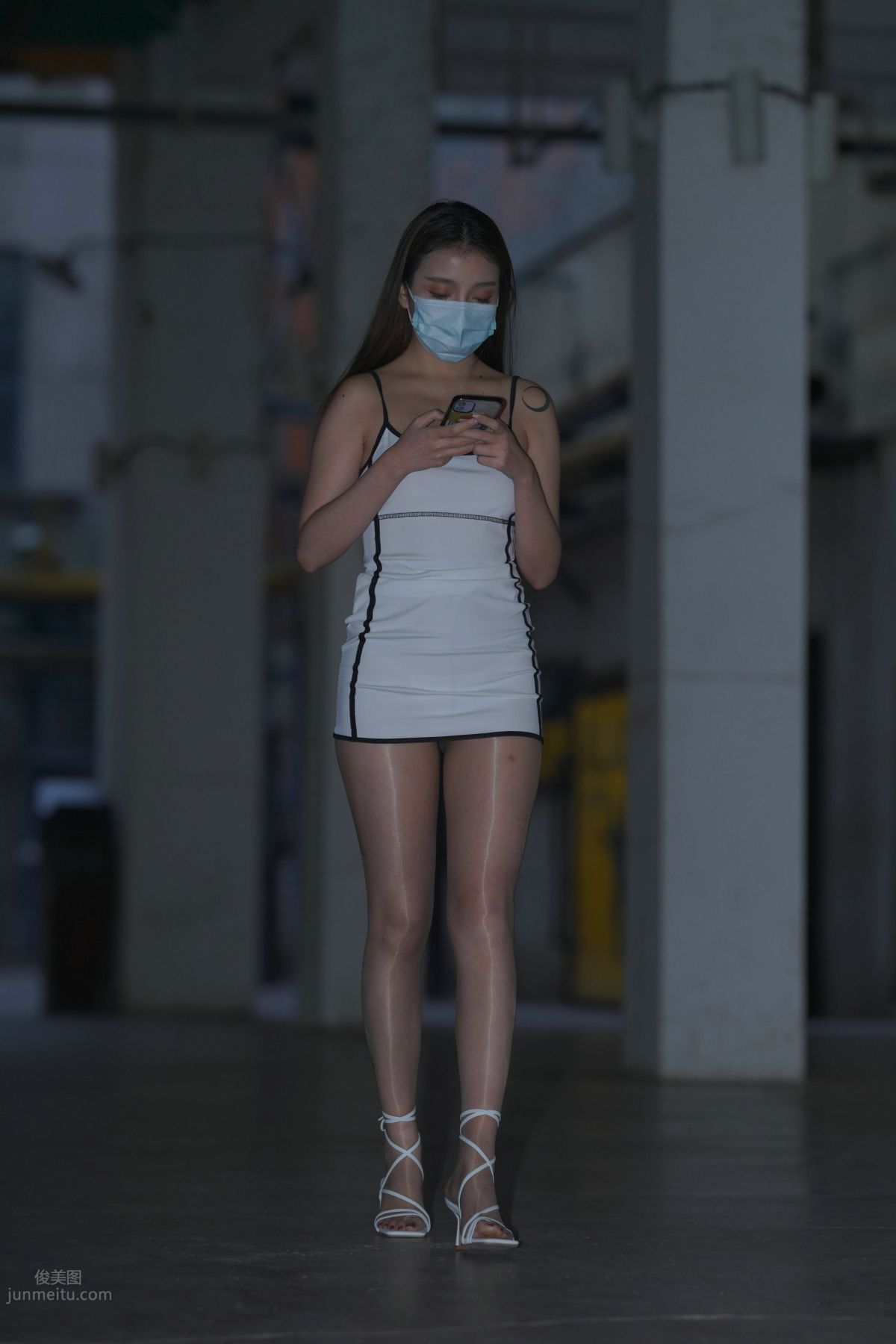 [魔鏡街拍] 116 好養眼的白裙美眉 259