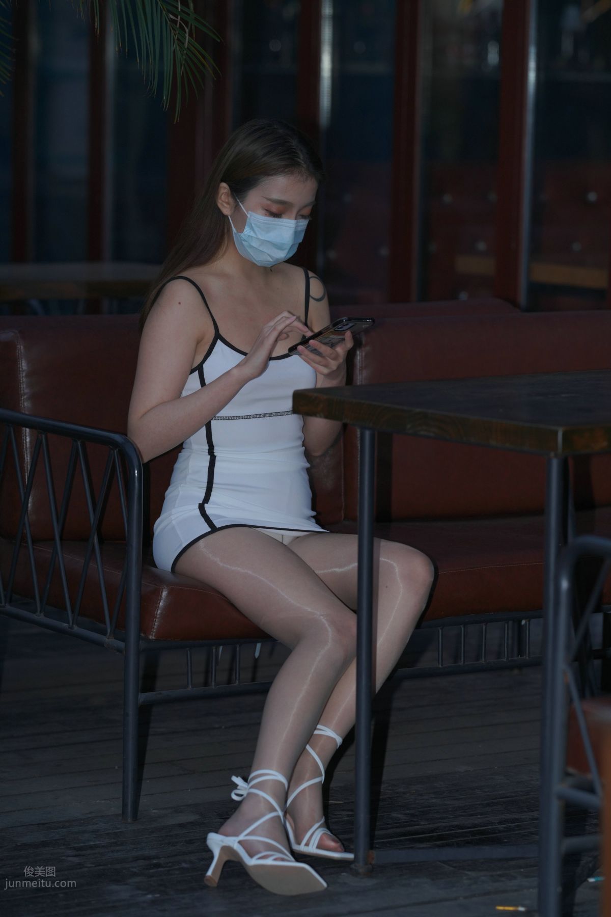 [魔鏡街拍] 116 好養眼的白裙美眉 382