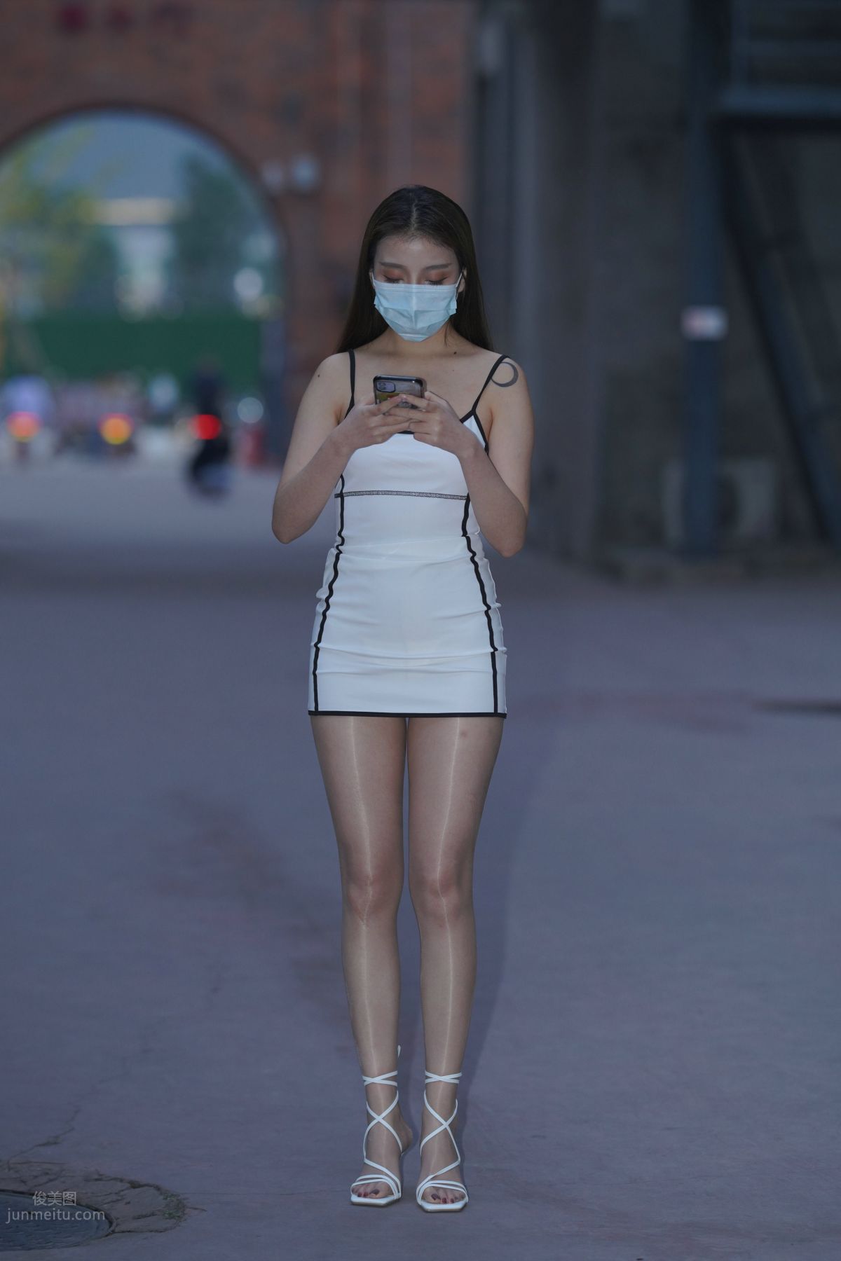 [魔鏡街拍] 116 好養眼的白裙美眉 212