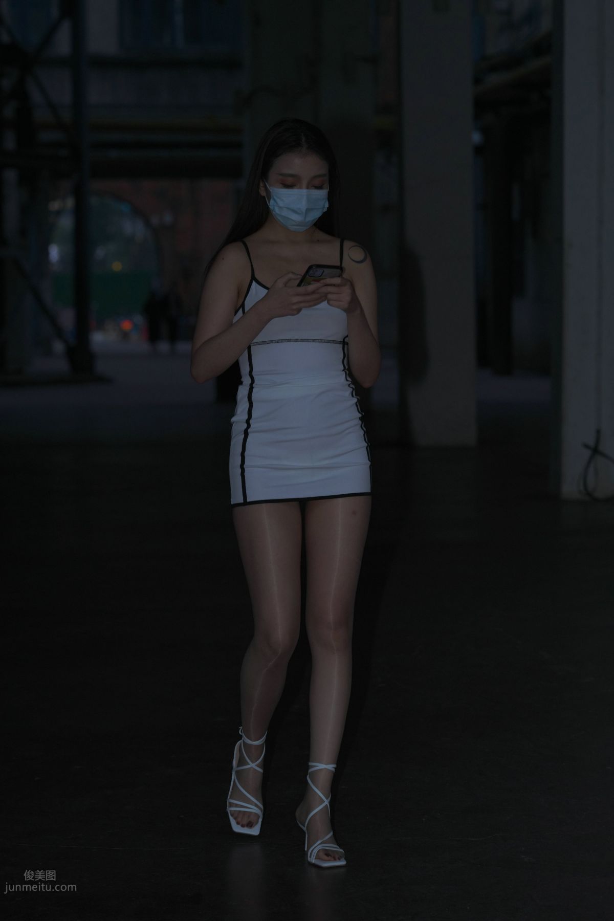 [魔鏡街拍] 116 好養眼的白裙美眉 268