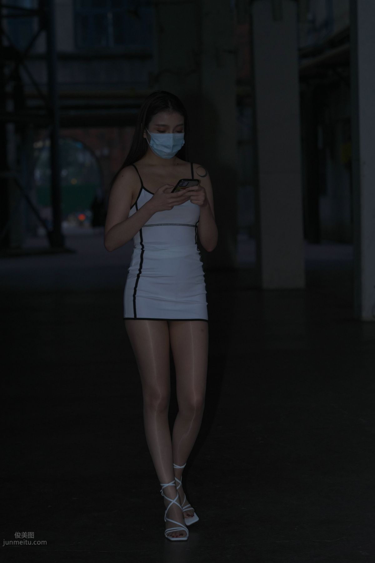 [魔鏡街拍] 116 好養眼的白裙美眉 267