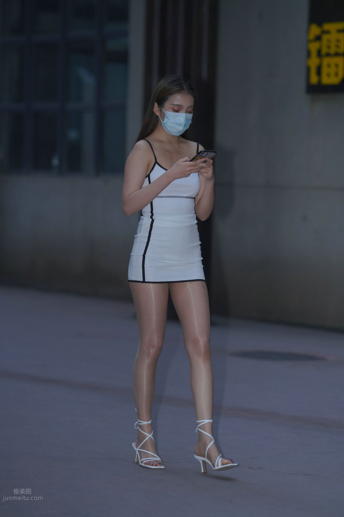 [魔鏡街拍] 116 好養眼的白裙美眉 218