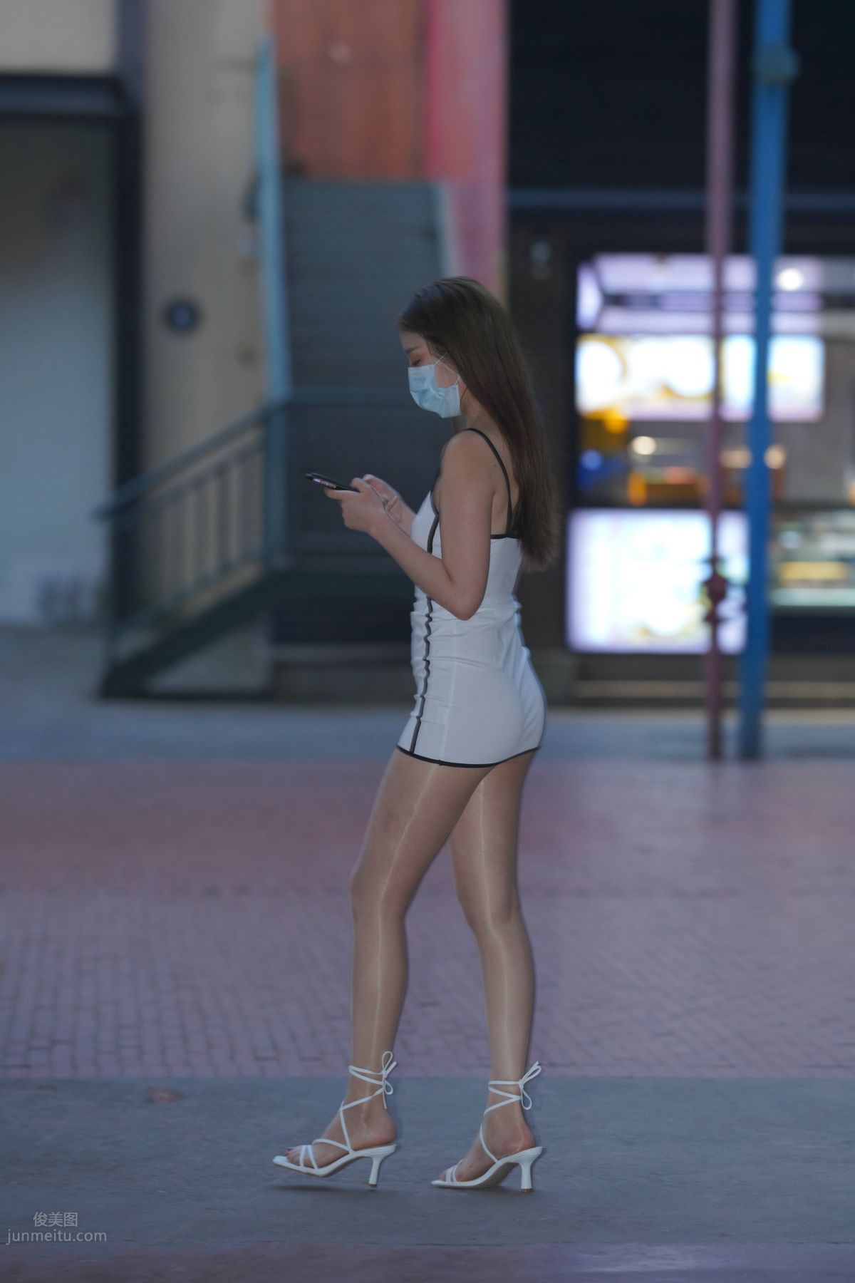 [魔鏡街拍] 116 好養眼的白裙美眉 282
