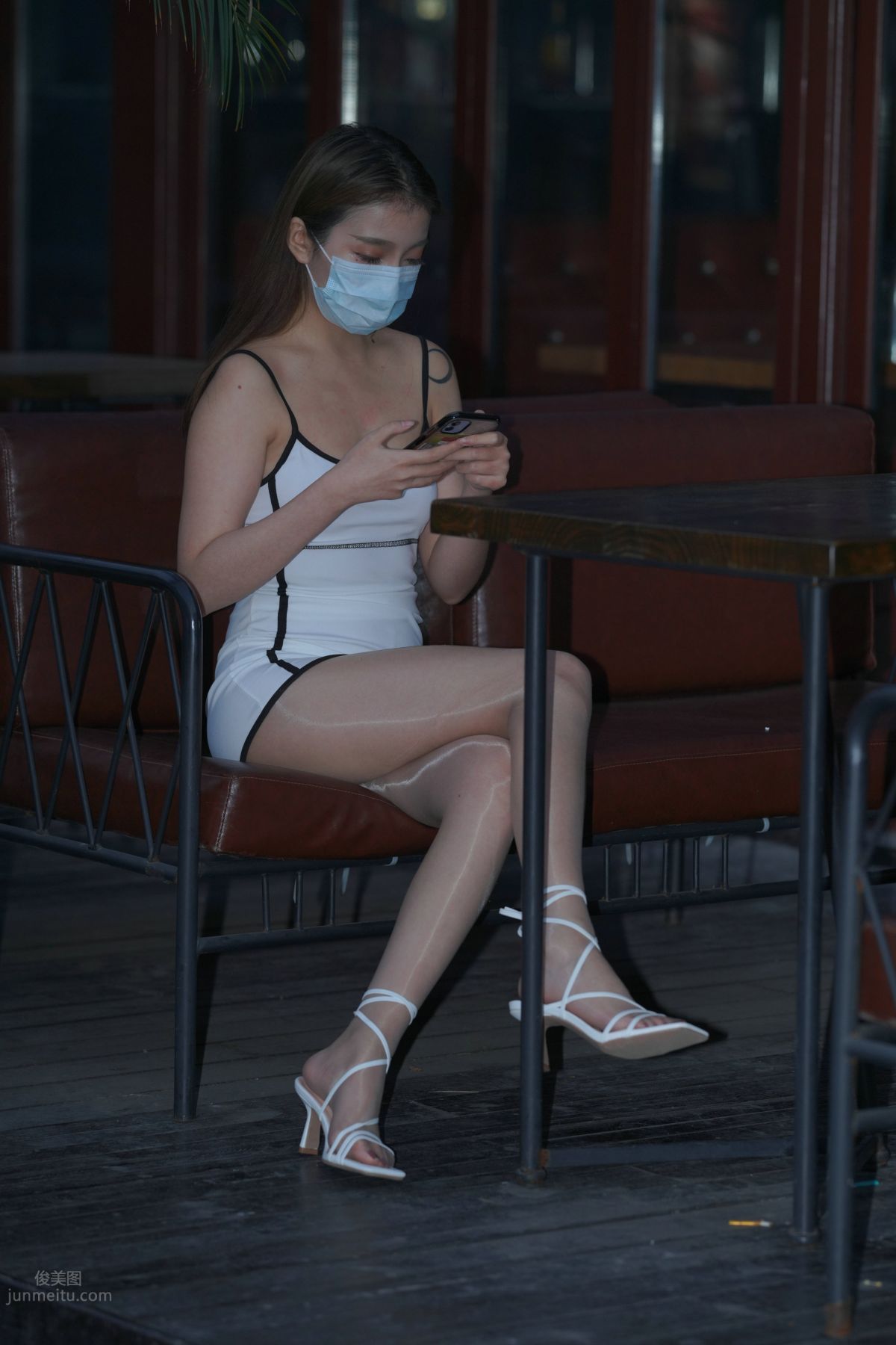[魔鏡街拍] 116 好養眼的白裙美眉 385