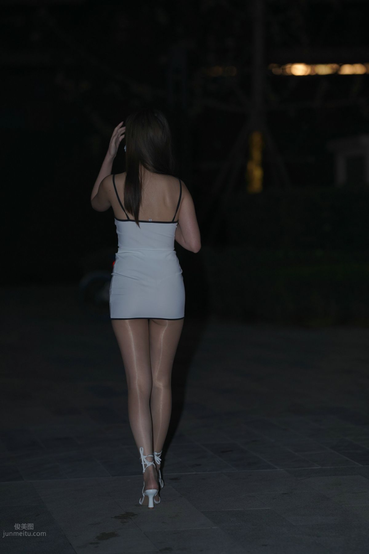 [魔鏡街拍] 116 好養眼的白裙美眉 418