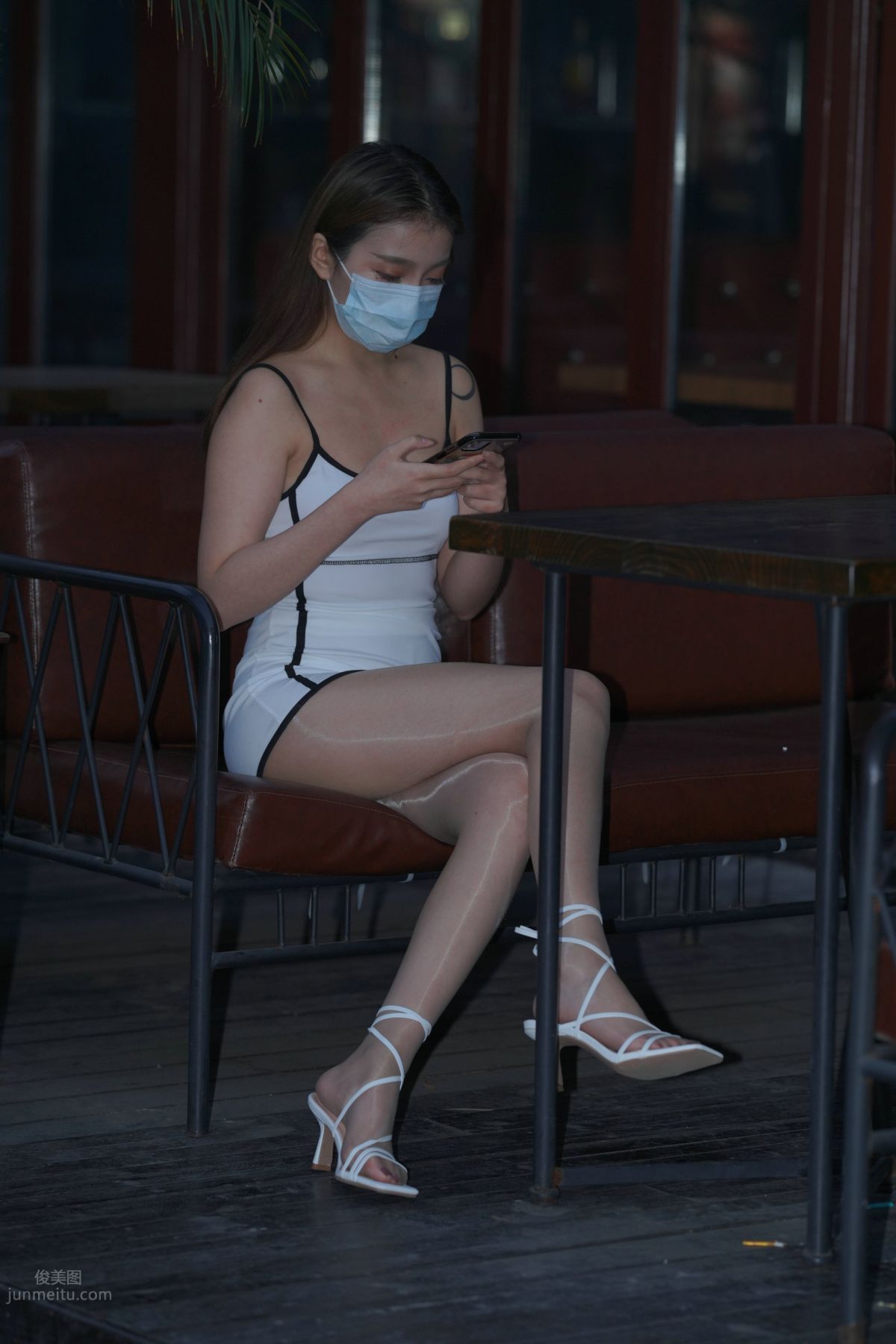 [魔鏡街拍] 116 好養眼的白裙美眉 386
