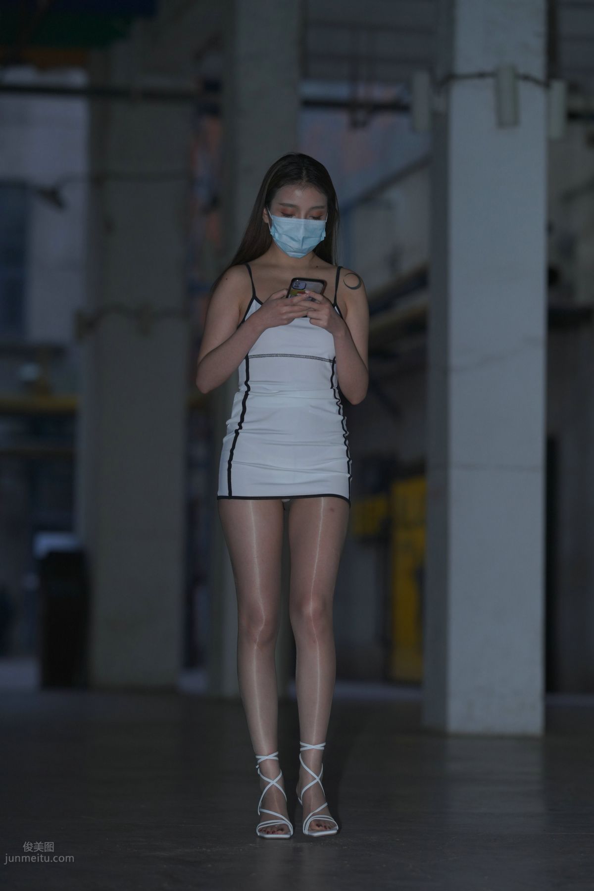 [魔鏡街拍] 116 好養眼的白裙美眉 258