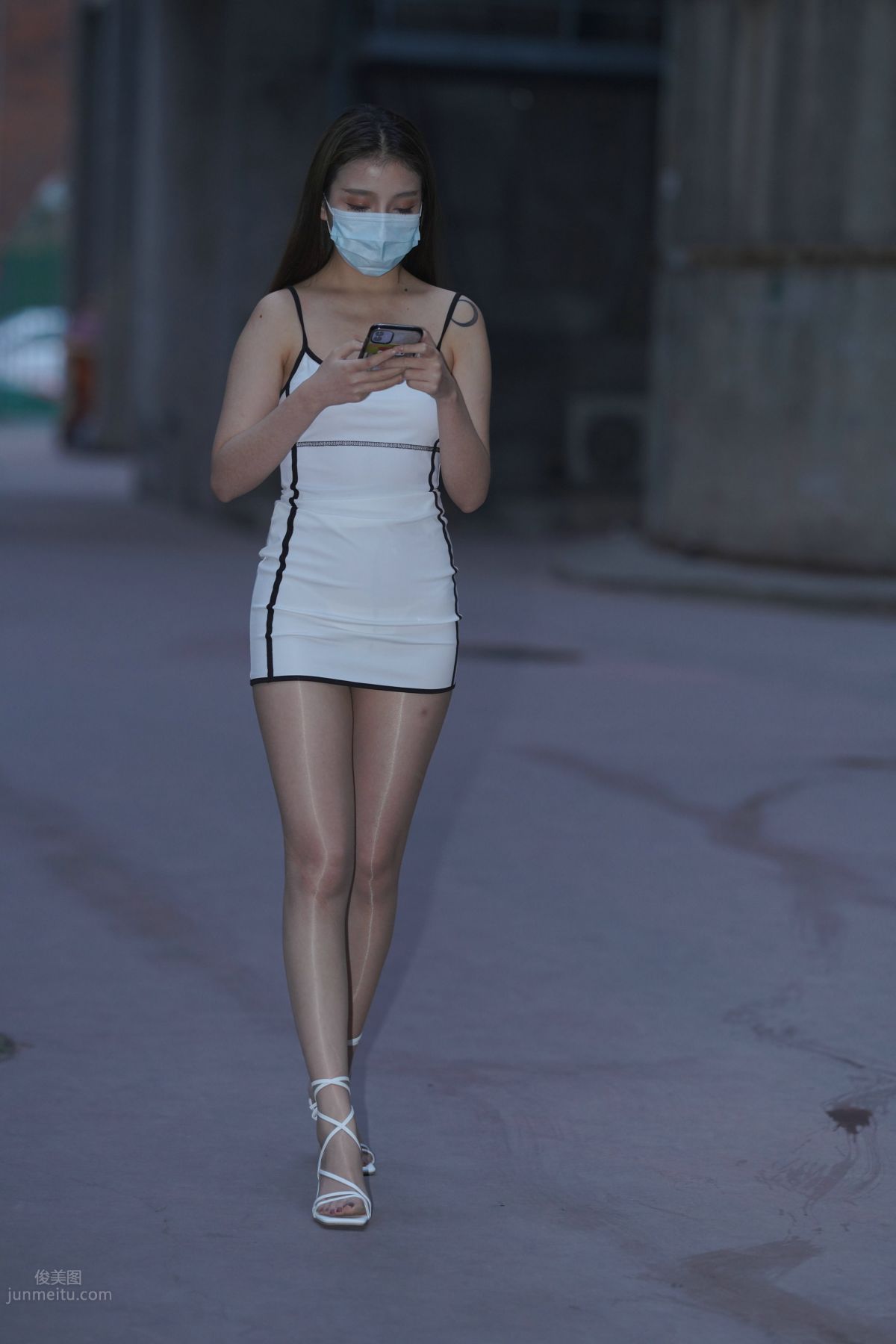 [魔鏡街拍] 116 好養眼的白裙美眉 214