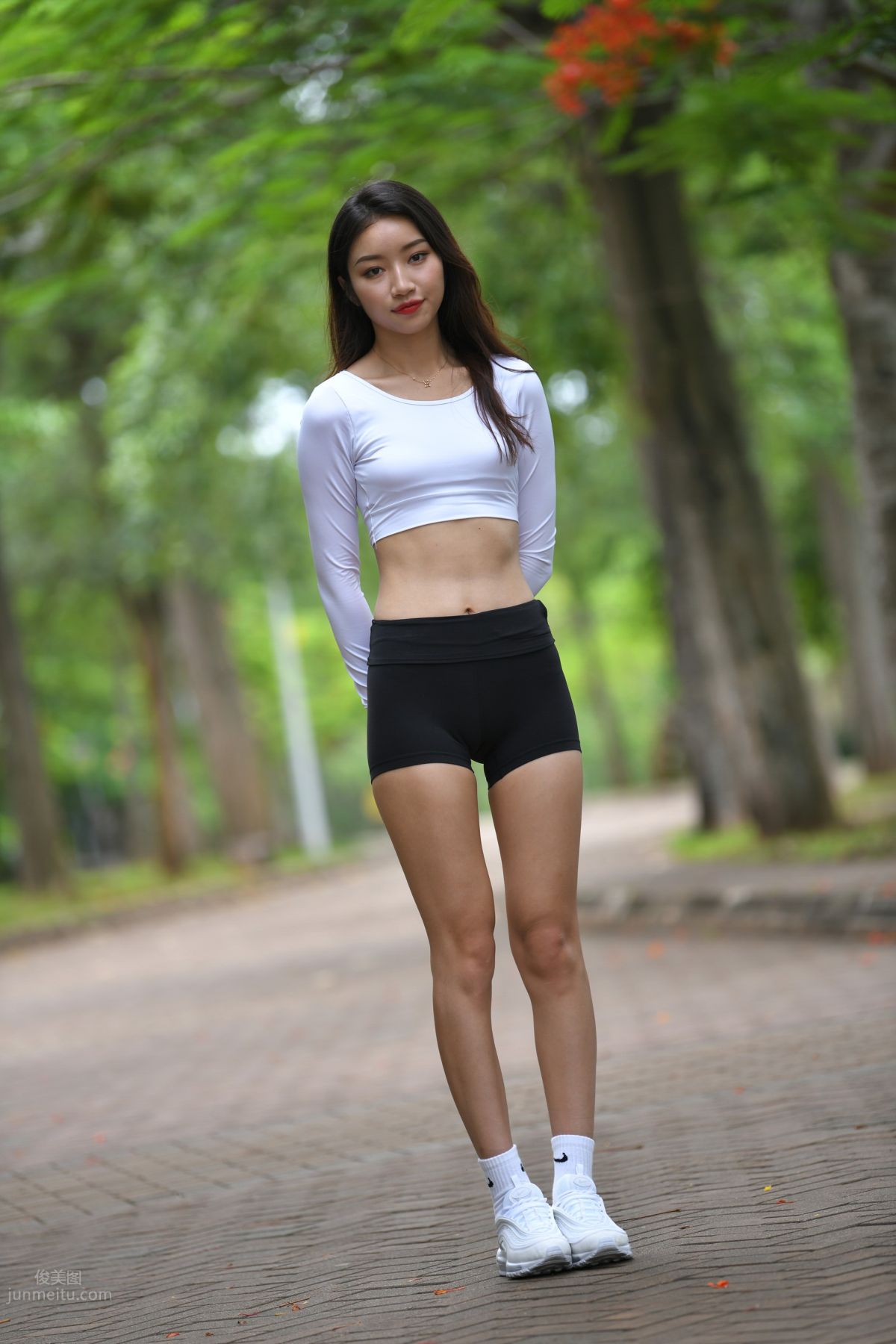 [魔鏡街拍] 121 緊身運動裝的美女外拍 43