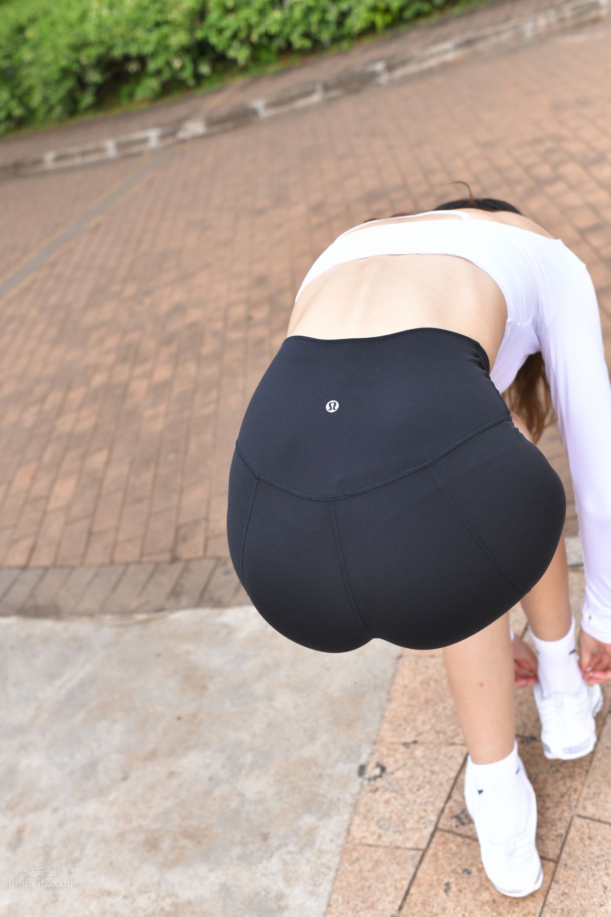 [魔鏡街拍] 121 緊身運動裝的美女外拍 53