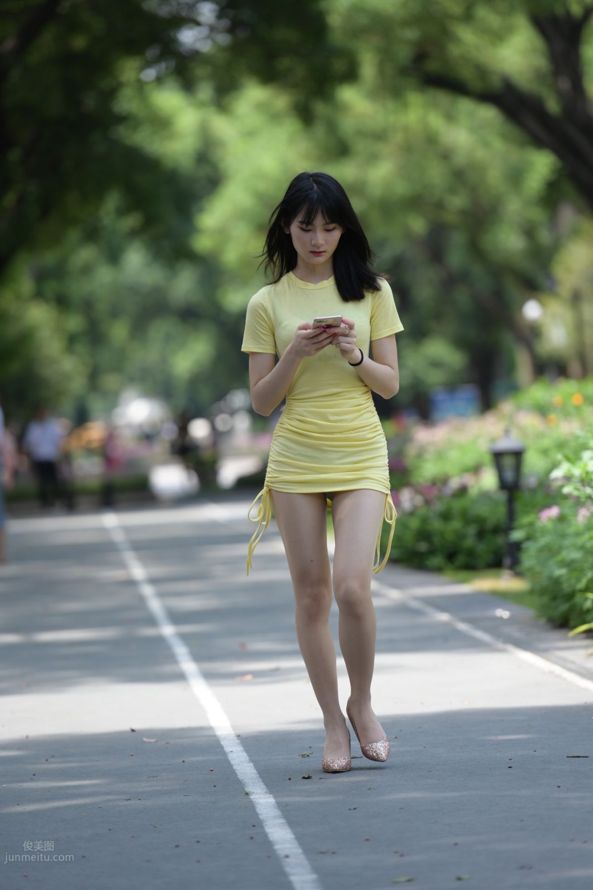 [魔鏡街拍] 123 淡黃色連衣裙性感美女街拍 82