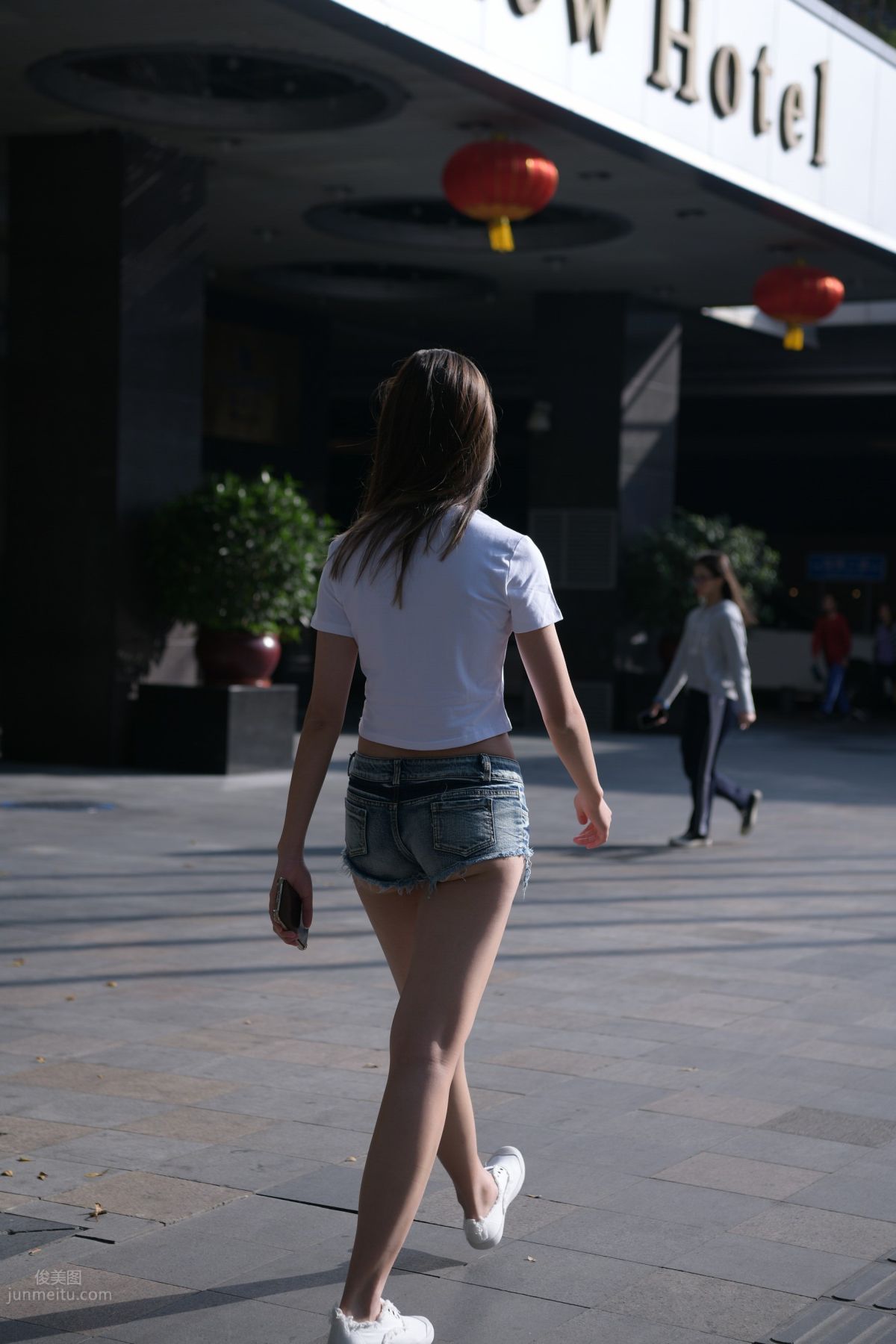 [魔鏡街拍] 126 非常性感的牛仔熱褲女孩 89
